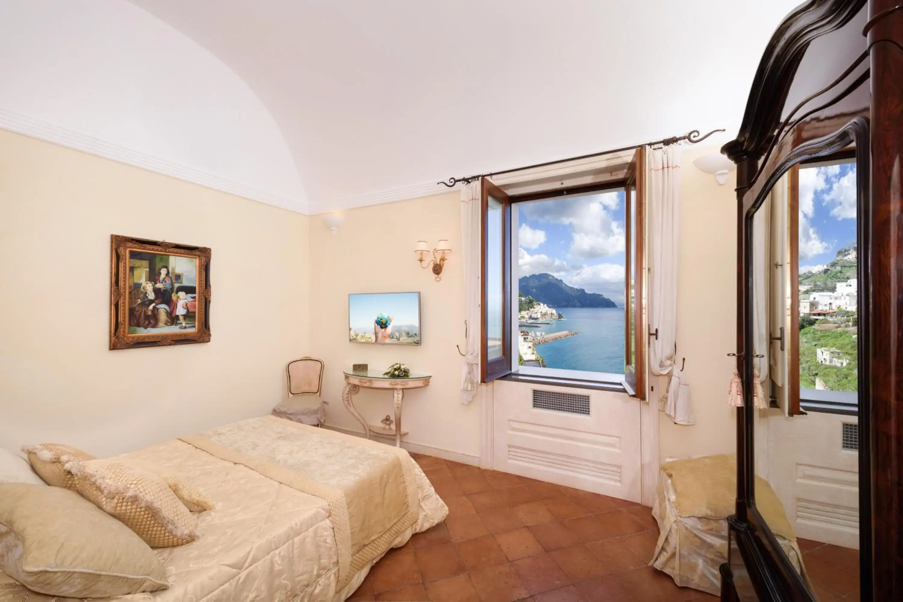 Two-Bedroom Suite with Sea View in Villa Alba d'Oro - Historic luxury villa Two-Bedroom Suite with Sea View in Villa Alba d'Oro - Historic luxury villa