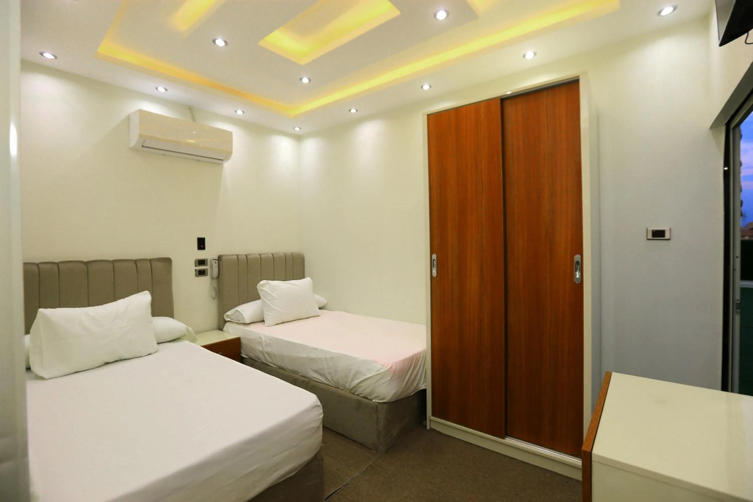 Bed in fabulous view pyramids inn hotel