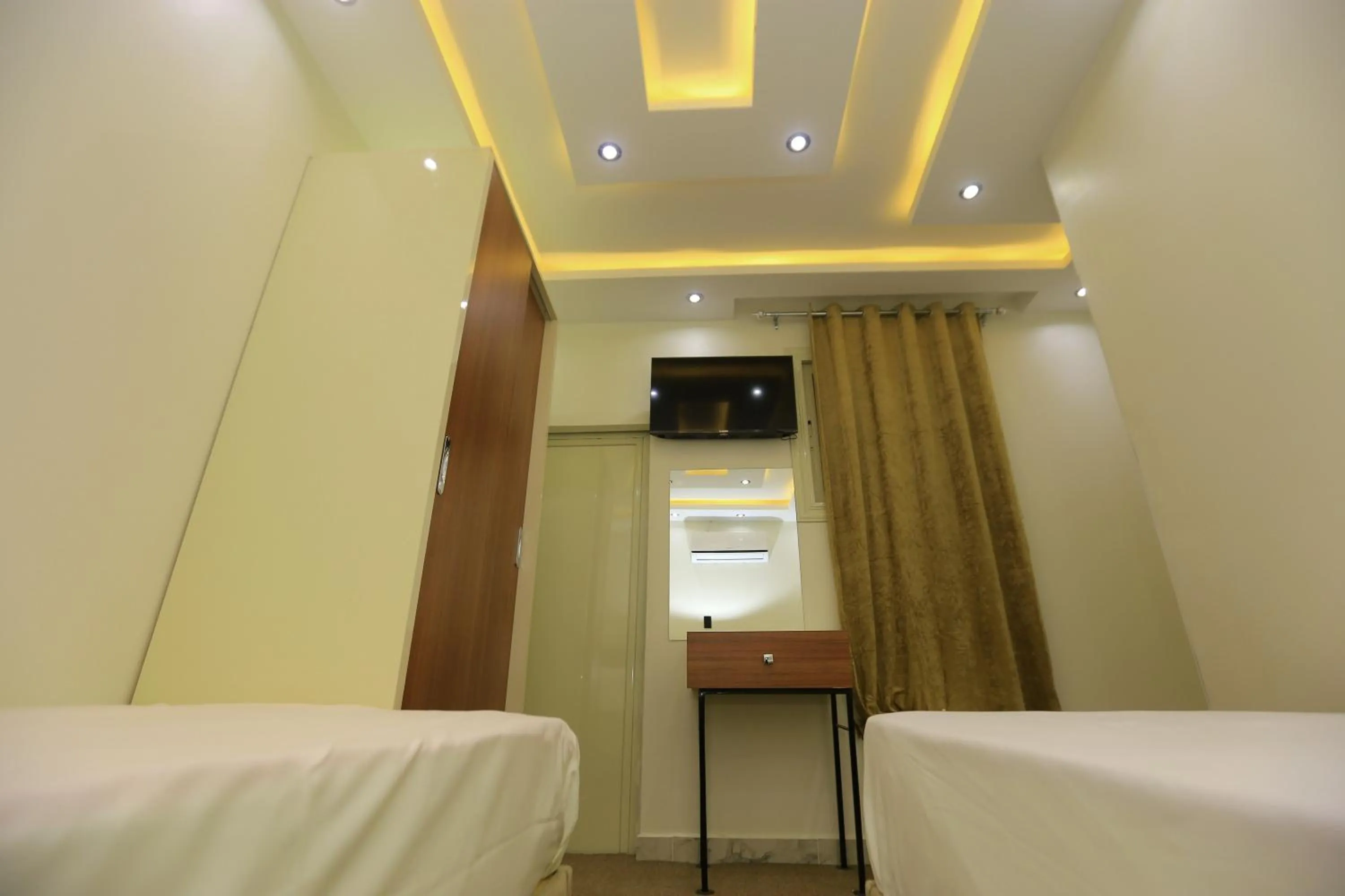 Bed in fabulous view pyramids inn hotel