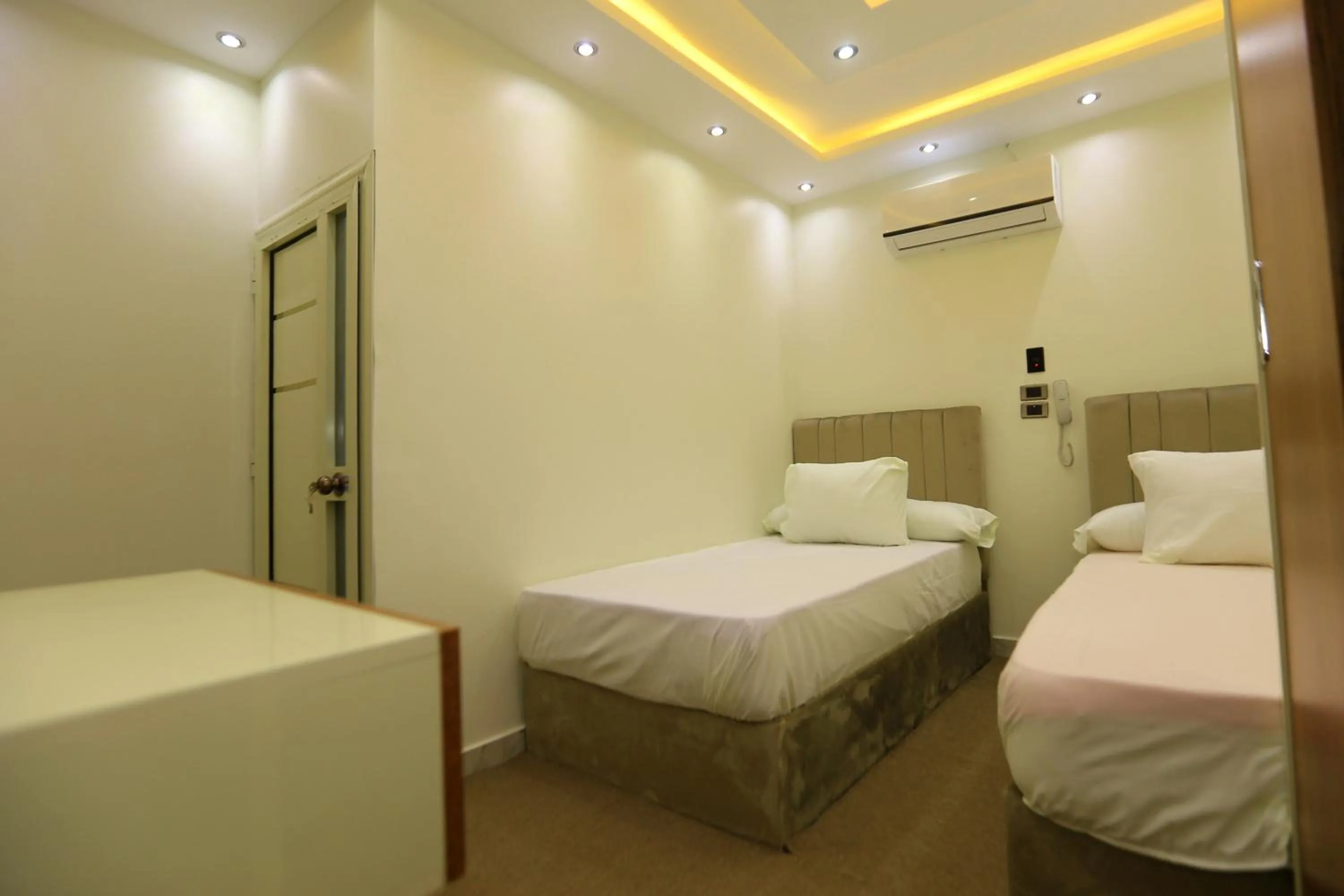 Bed in fabulous view pyramids inn hotel