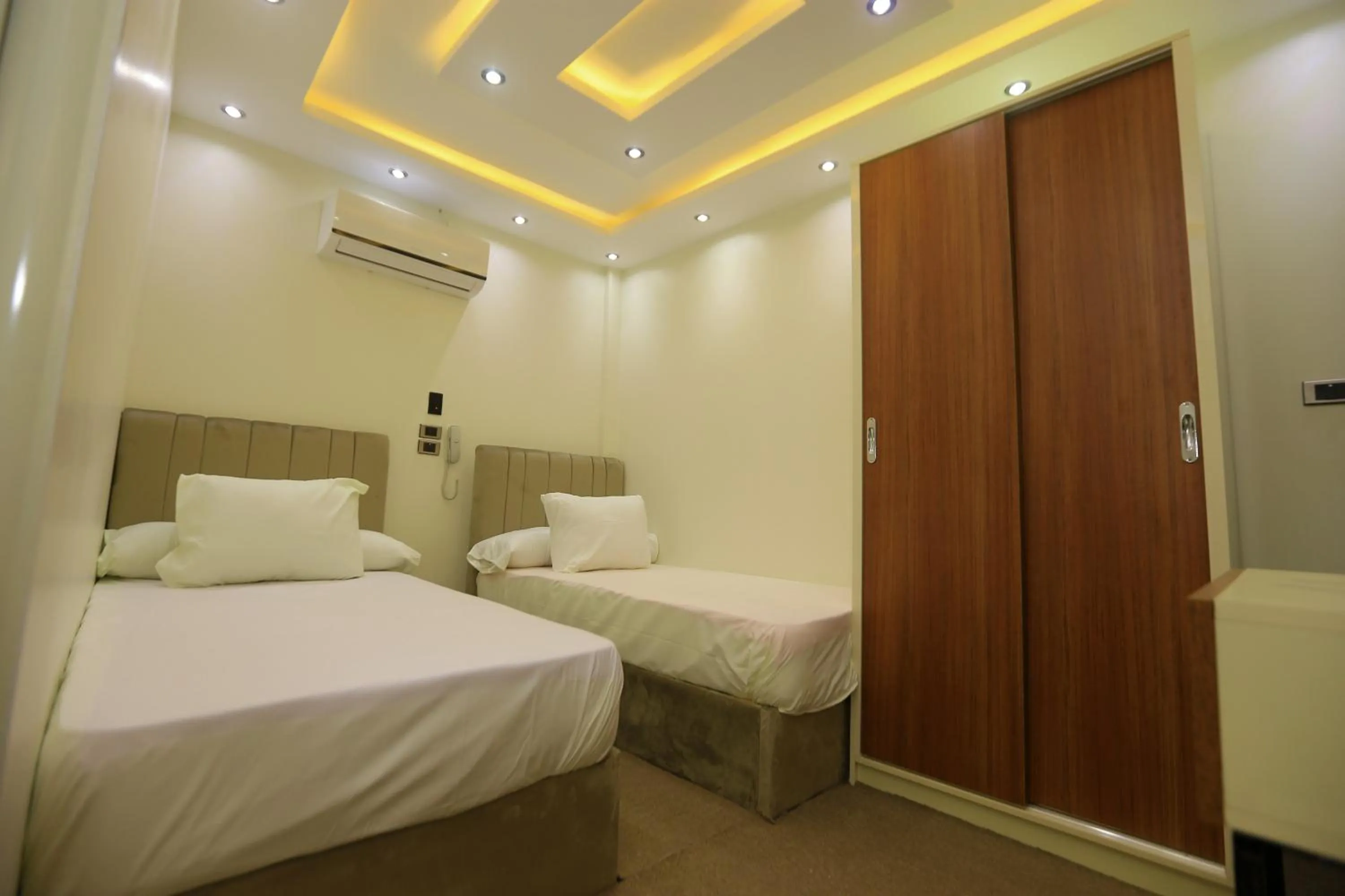 Bed in fabulous view pyramids inn hotel