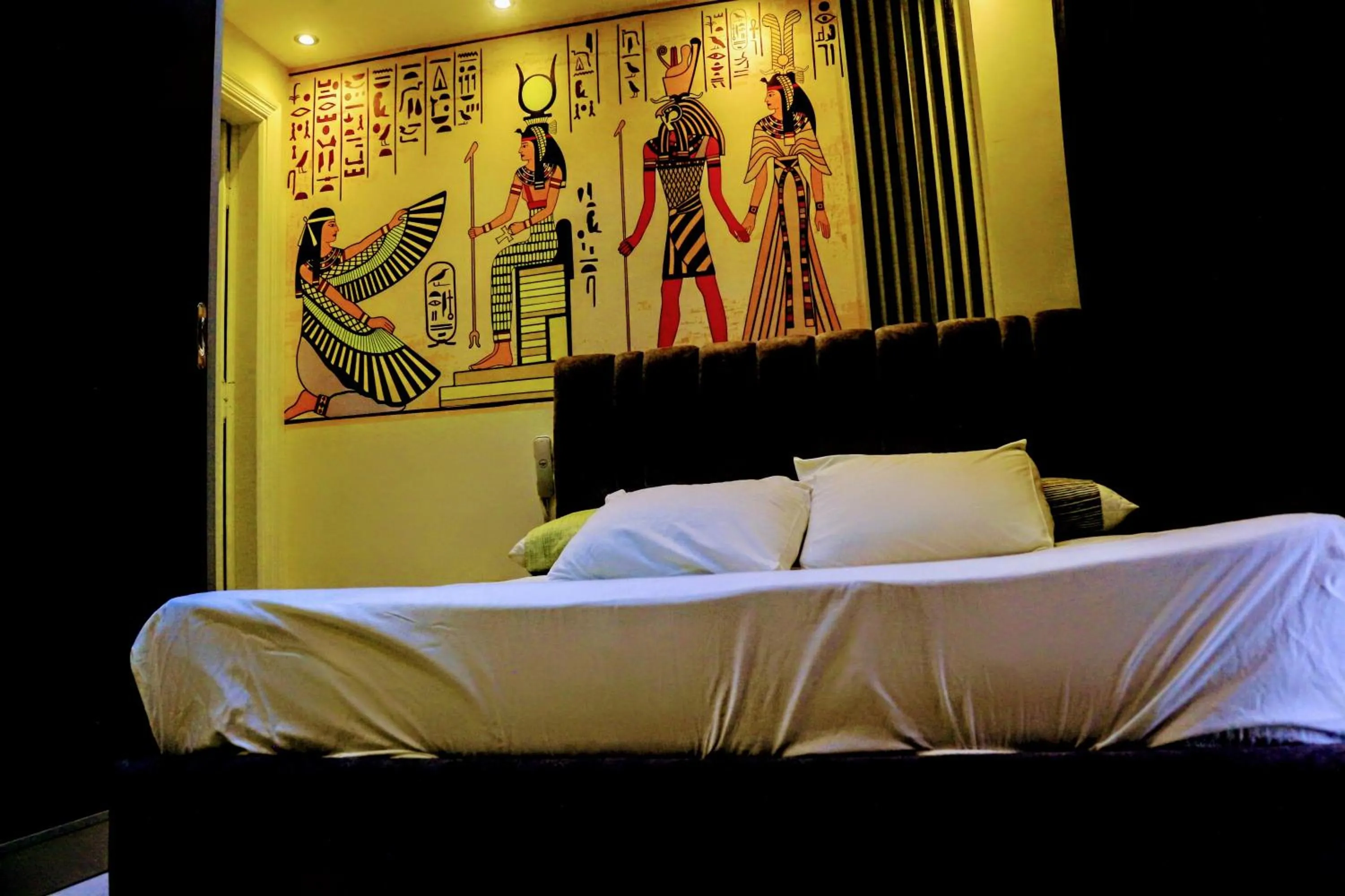 Bed in fabulous view pyramids inn hotel