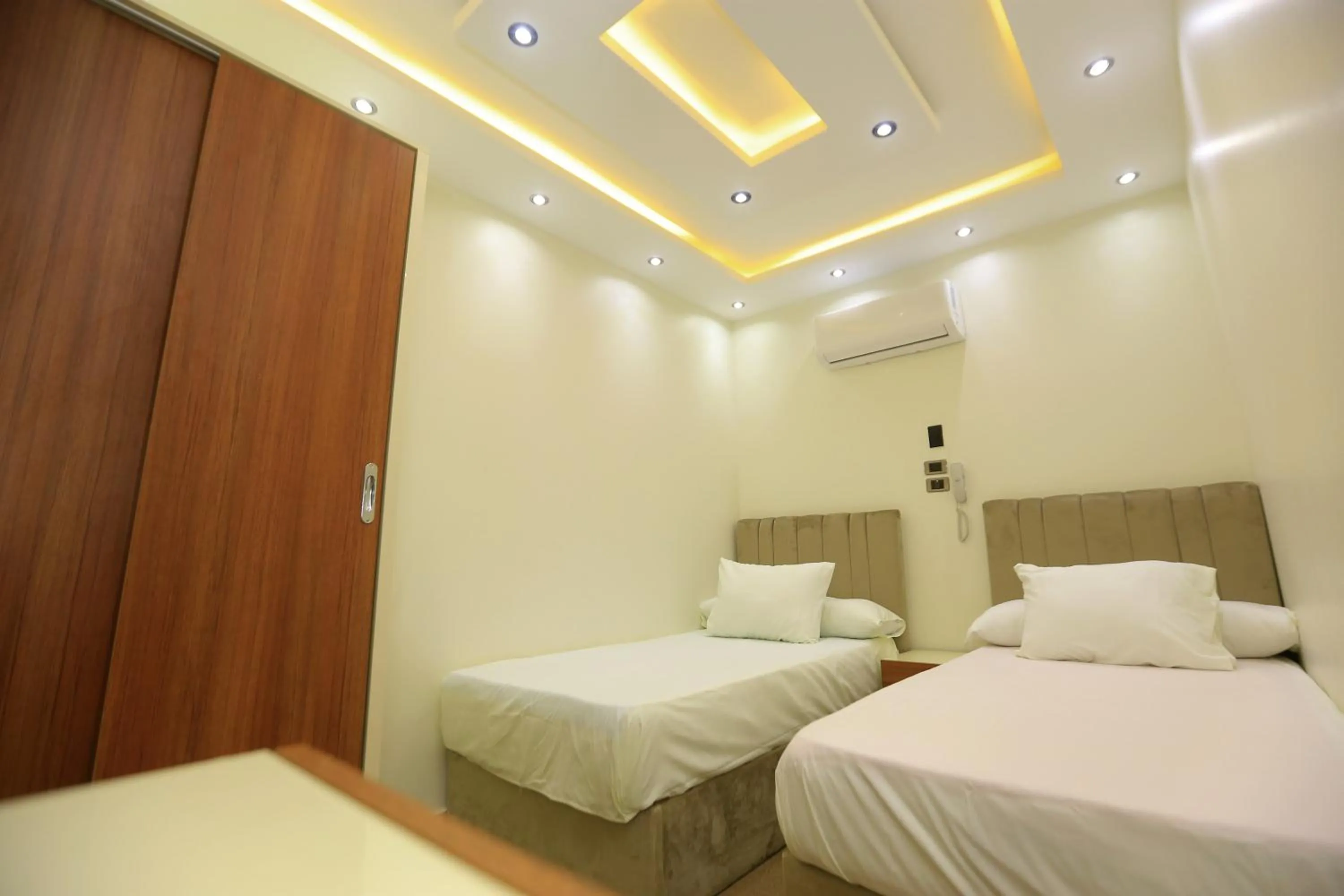 Bed in fabulous view pyramids inn hotel