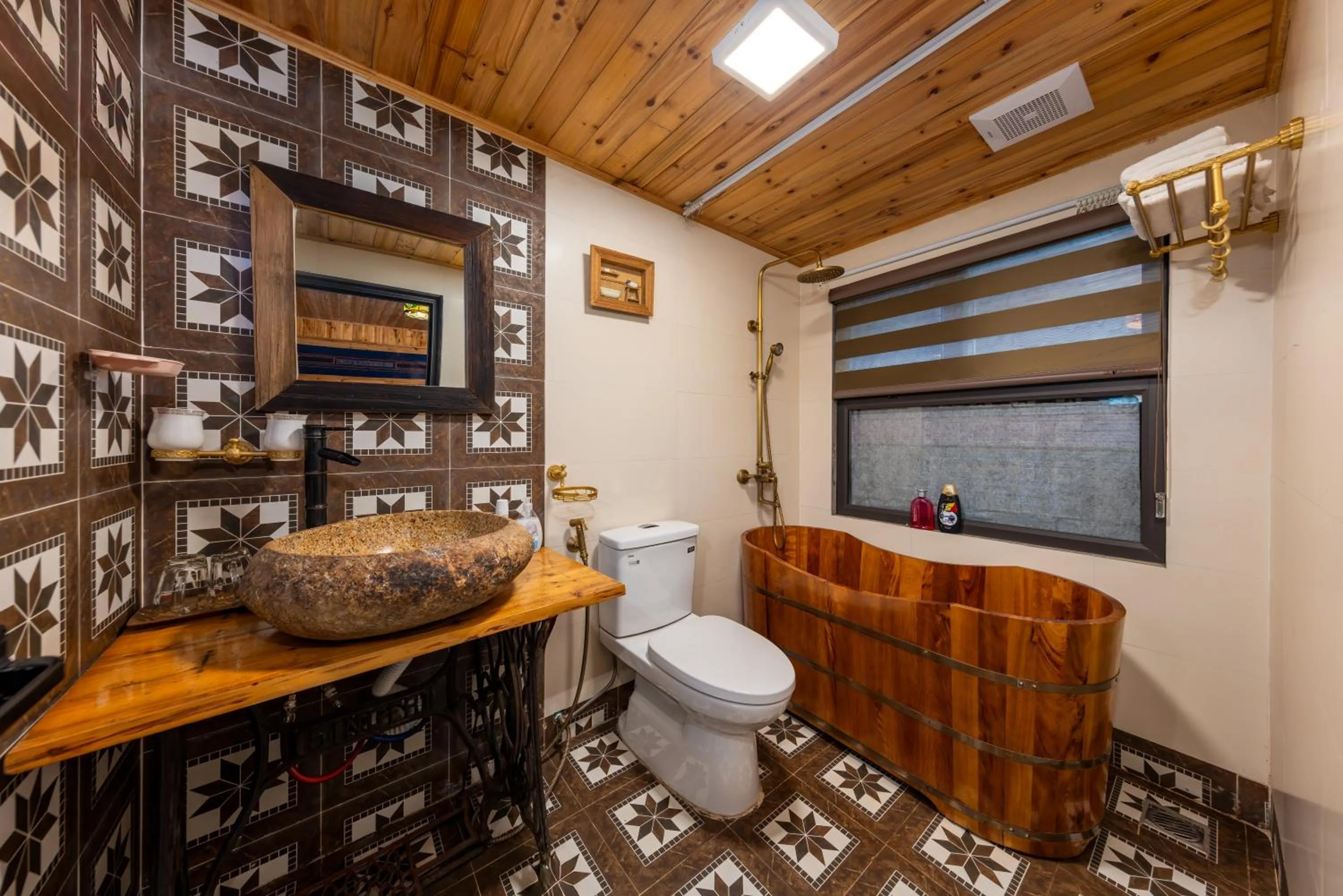 Toilet in Ta Phin Cottage