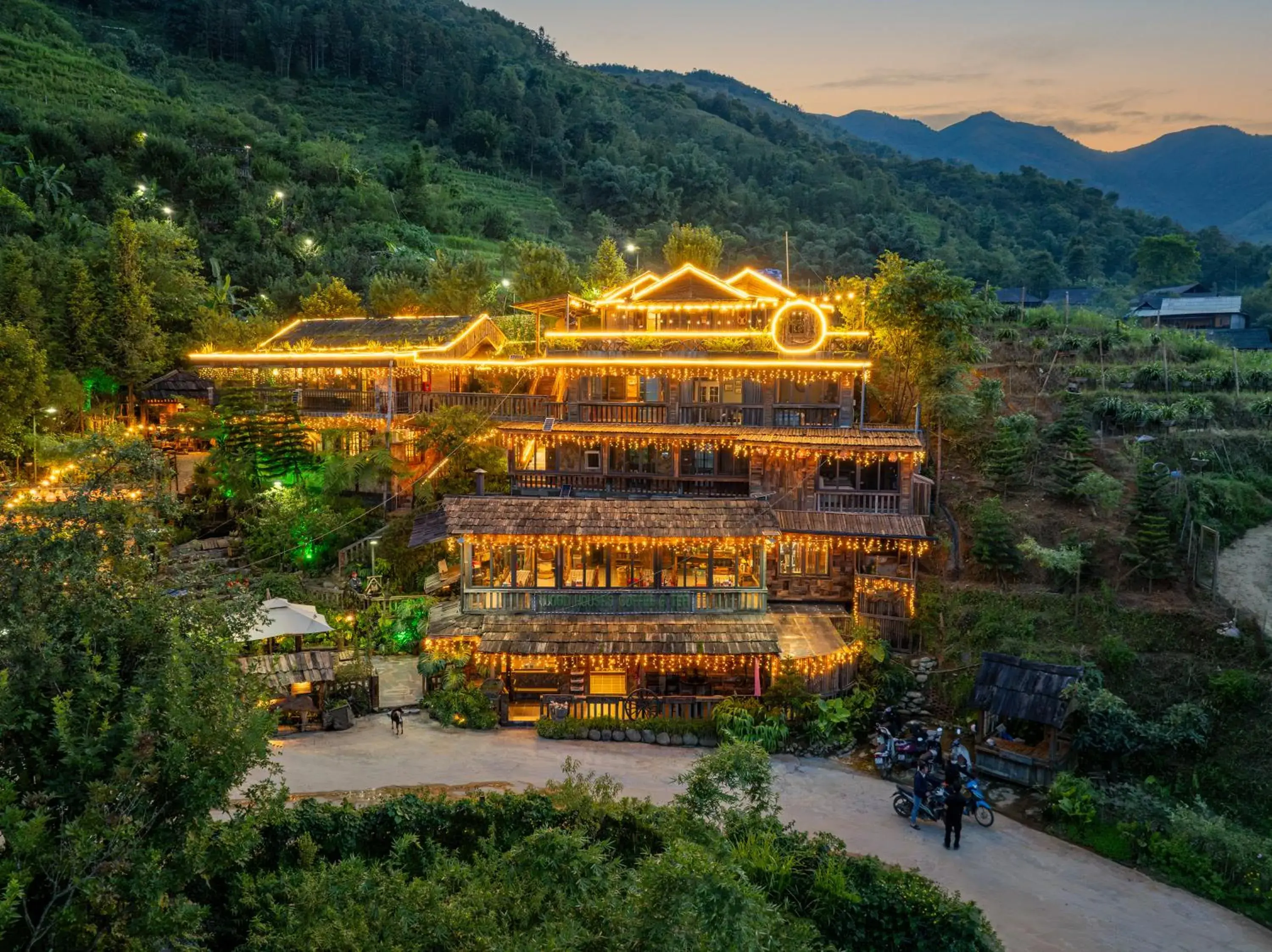 Property building in Ta Phin Cottage Property building in Ta Phin Cottage