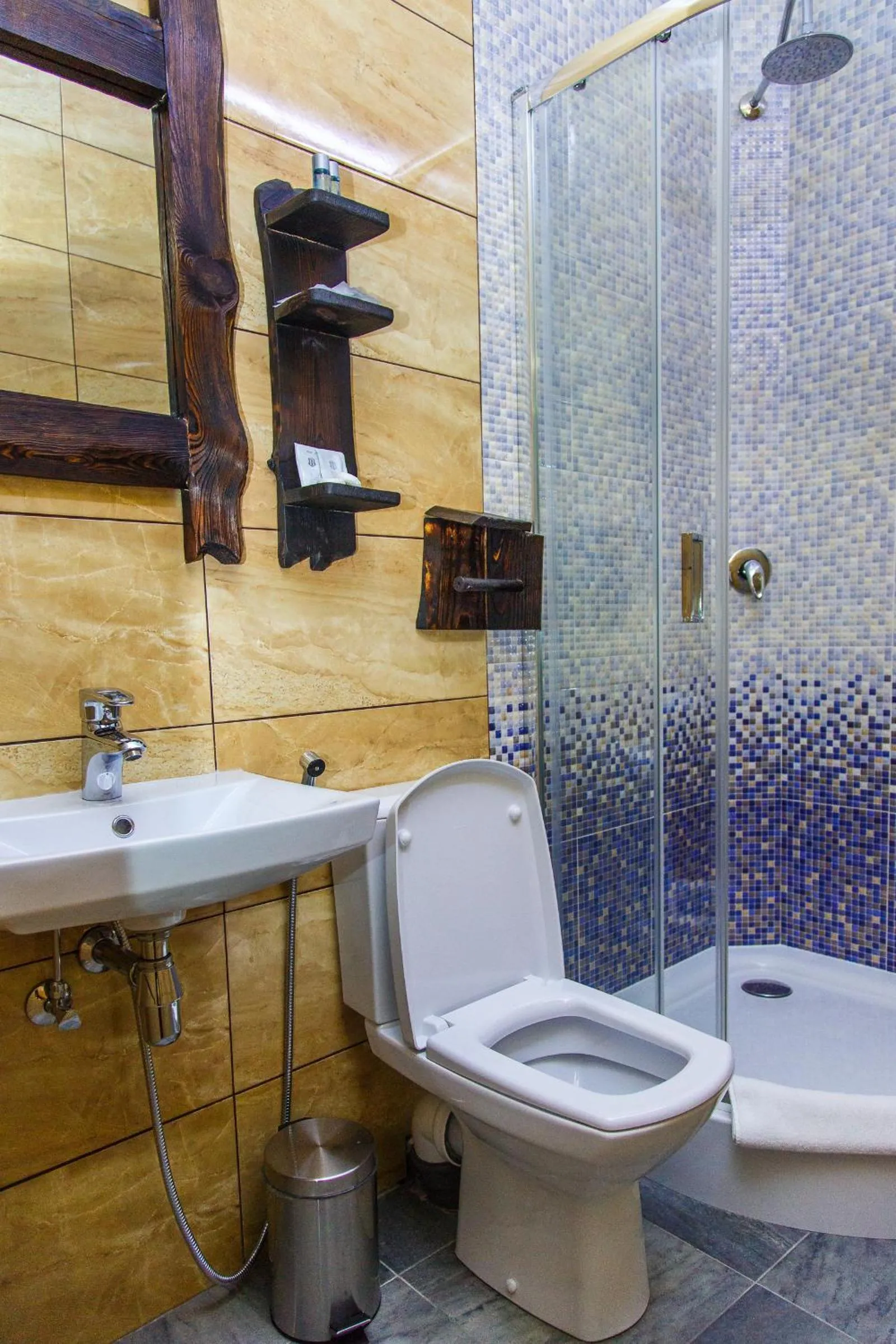 Shower in Kodatskiy Kosh
