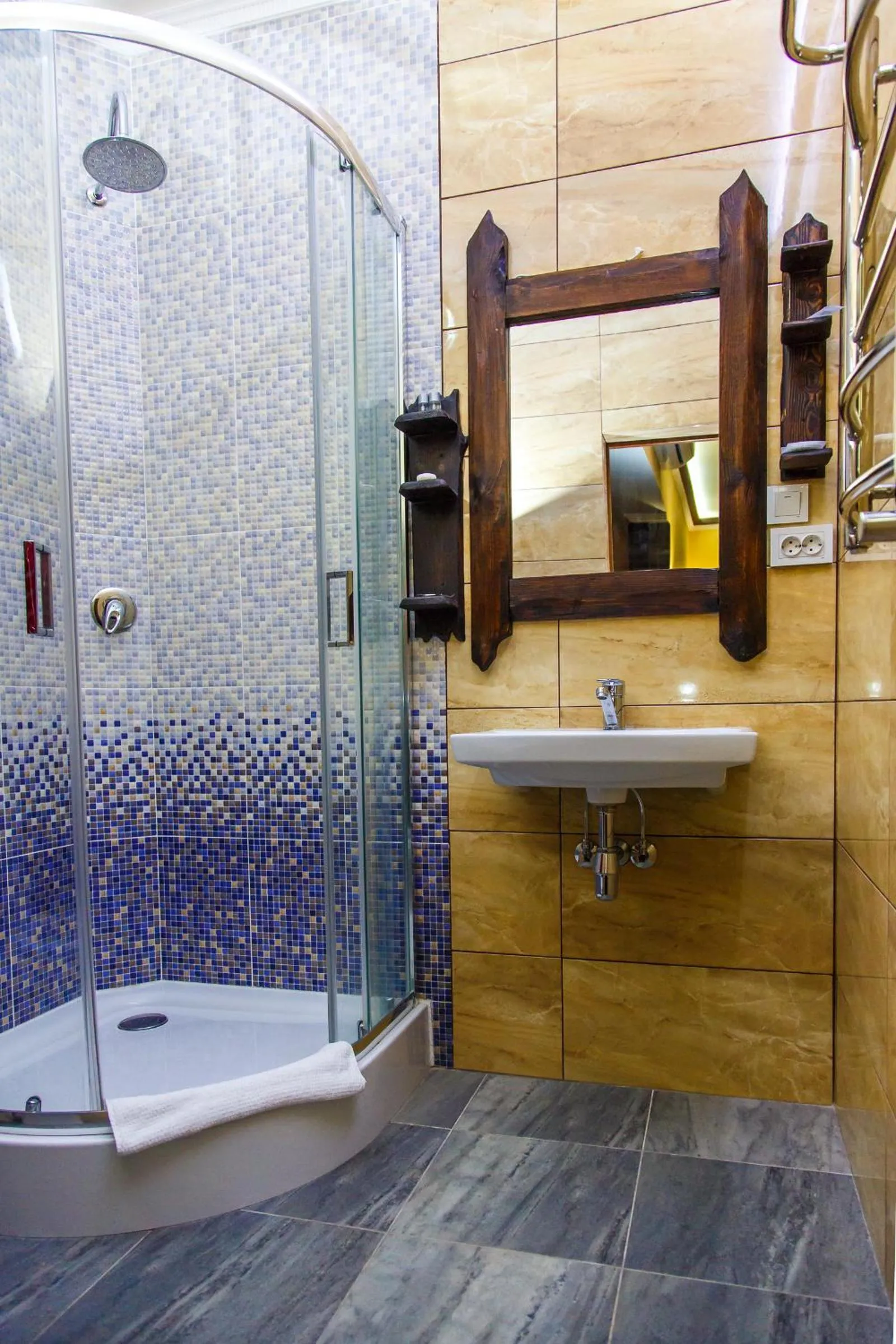 Shower in Kodatskiy Kosh
