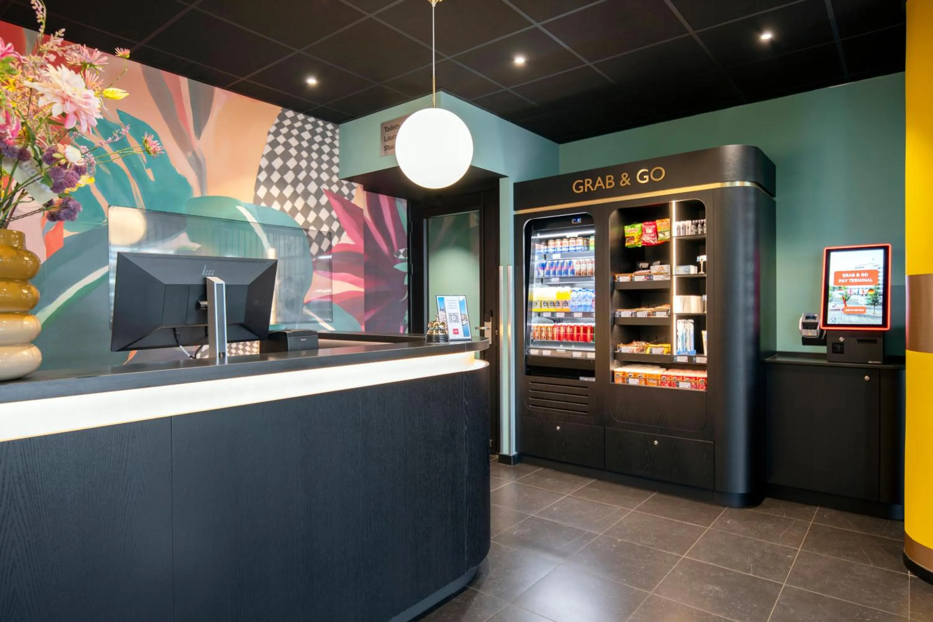 Lobby or reception in Thon Hotel Rotterdam City Centre