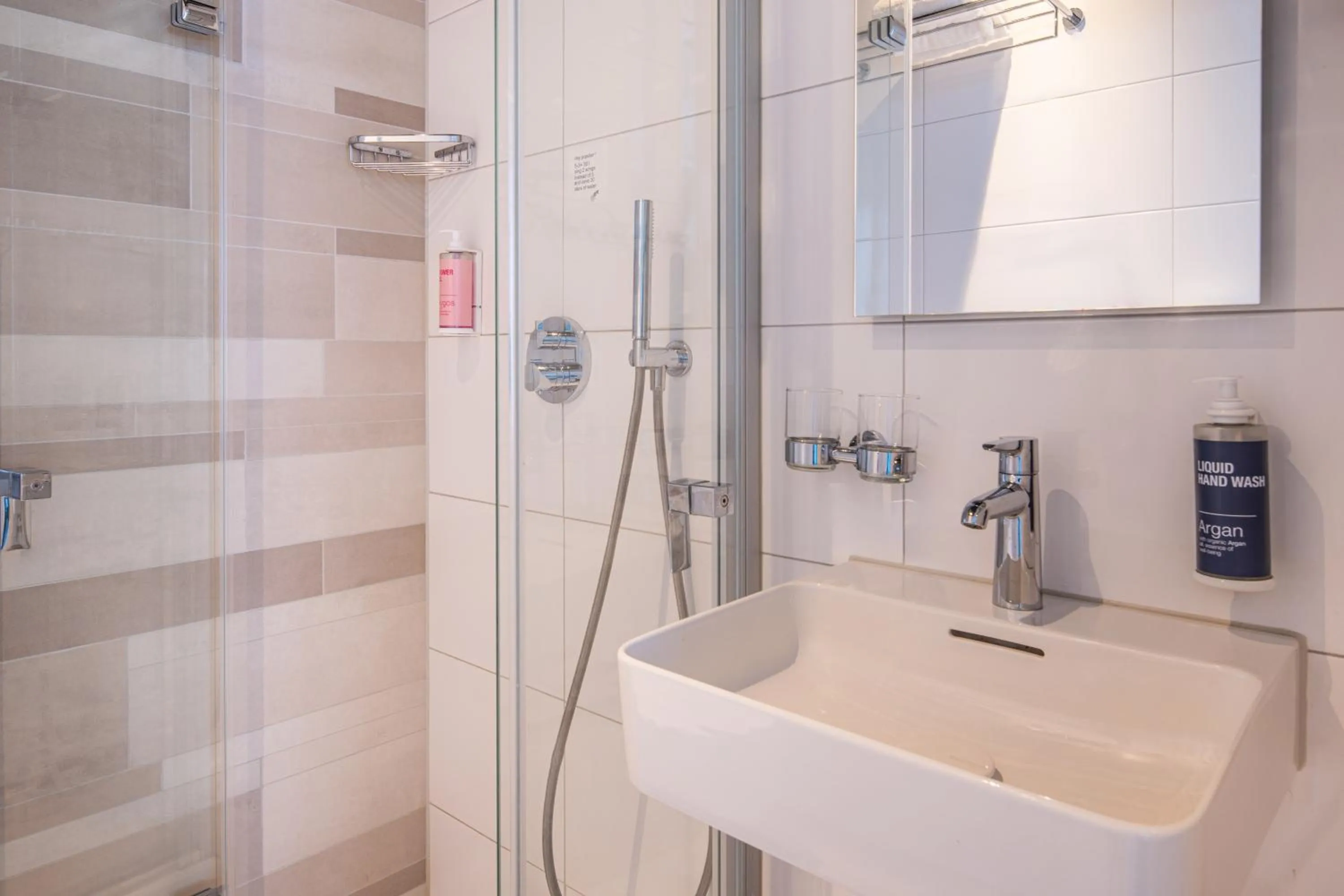 Shower in Thon Hotel Rotterdam City Centre