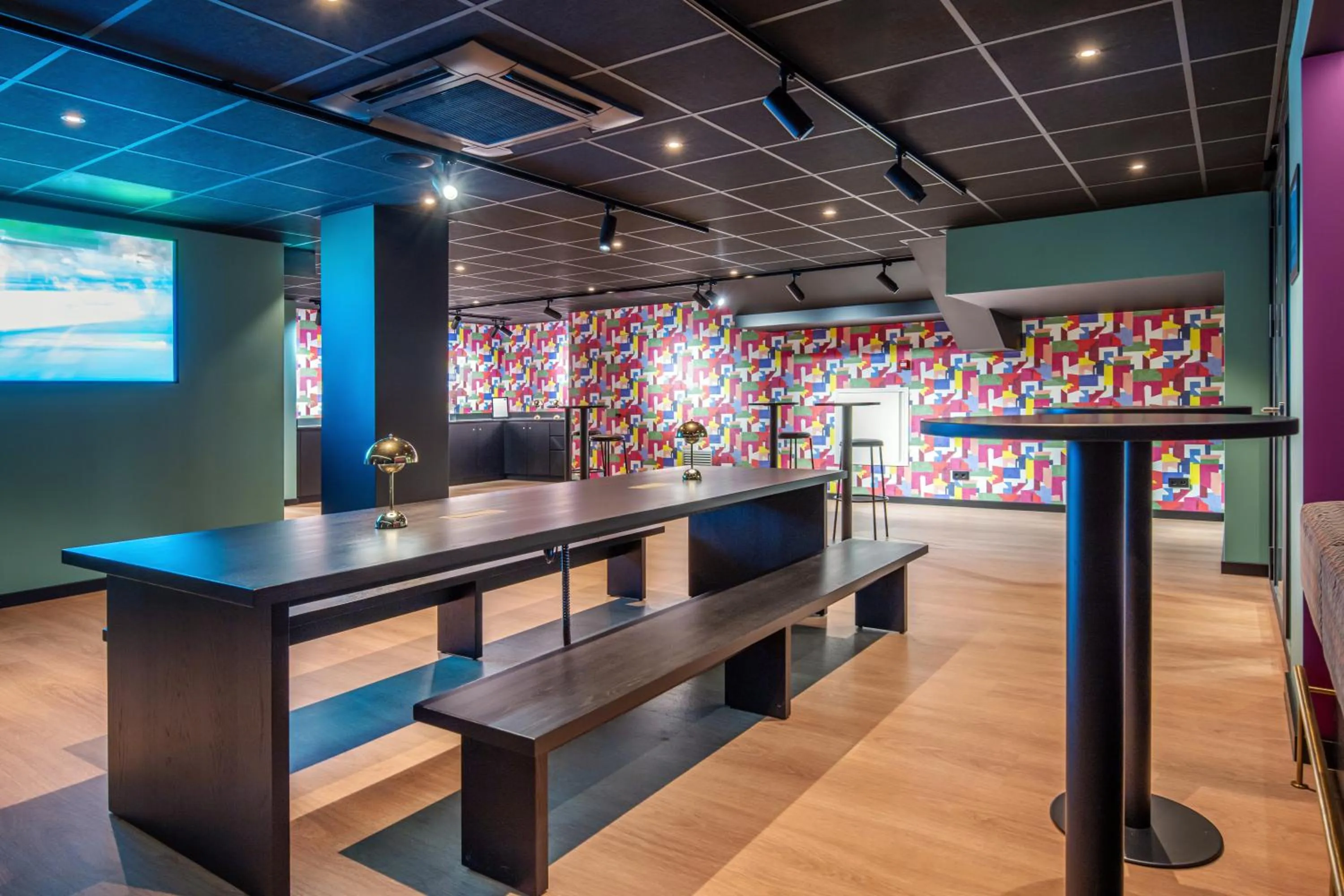 Lounge or bar in Thon Hotel Rotterdam City Centre