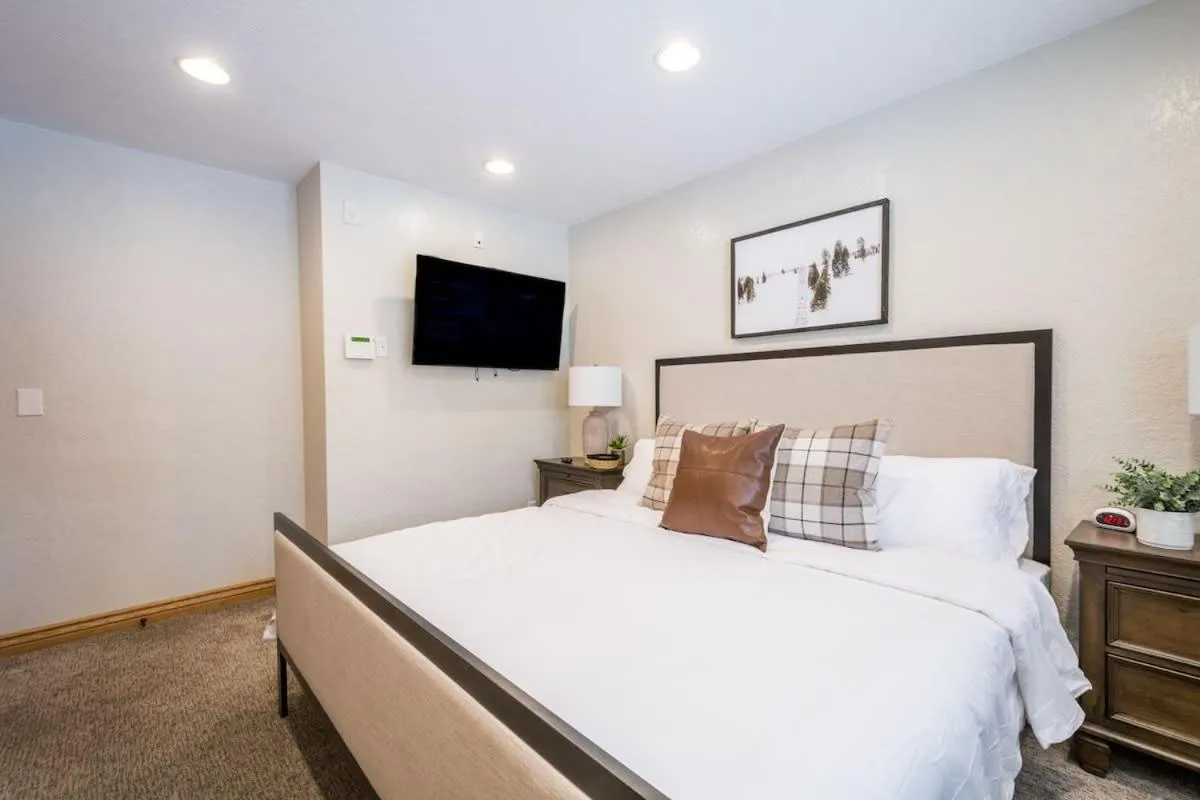 Bed in Brighton Ski Resort Hidden Falls 1 Bedroom Chalet Utah