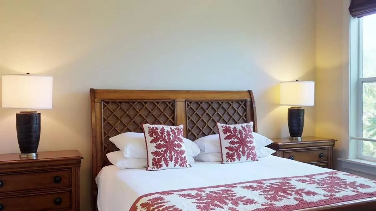 Bed in Fabulous Villa Sleeps 6 Short Walk To Poipu Brennecke and Shipwreck Beach