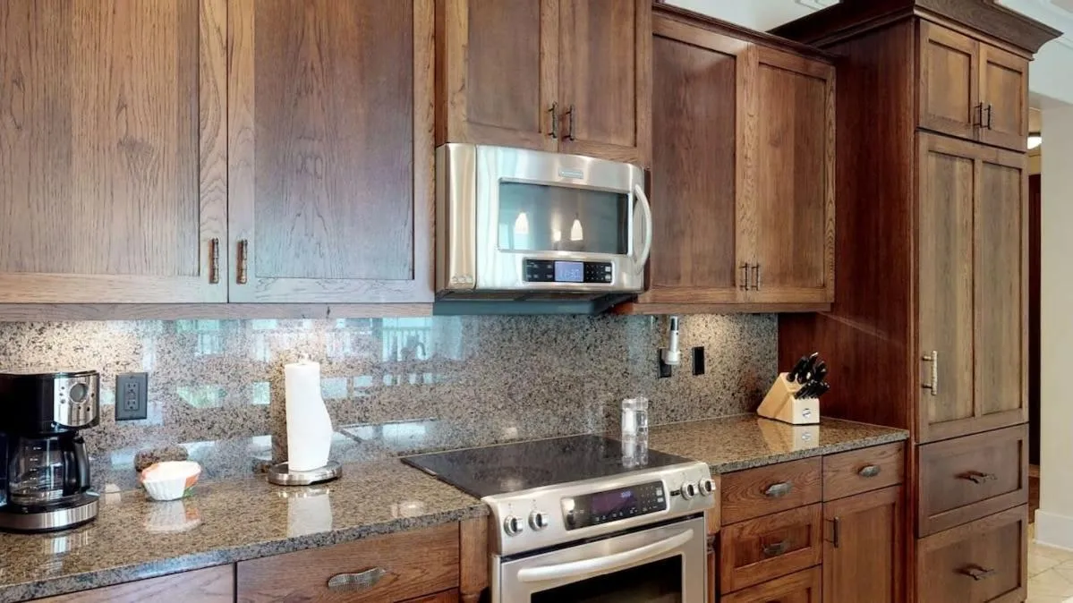 Fabulous Villa Sleeps 6 Short Walk To Poipu Brennecke and Shipwreck Beach