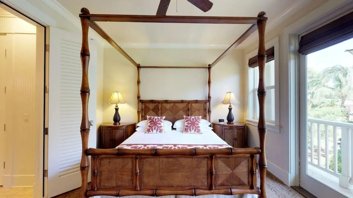 Bed in Fabulous Villa Sleeps 6 Short Walk To Poipu Brennecke and Shipwreck Beach