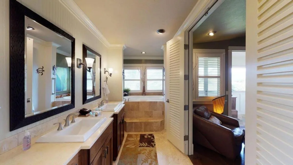 C300 Custom 4 bedroom Ocean View Penthouse