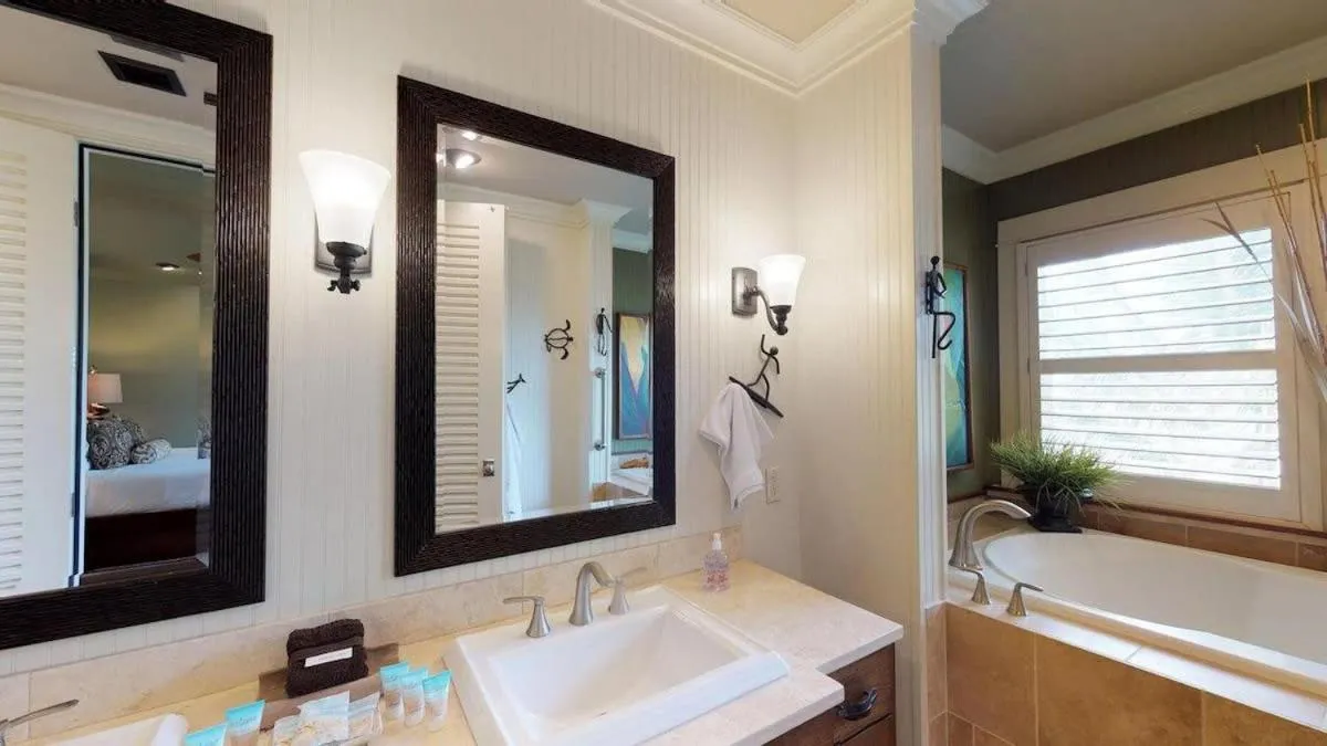 C300 Custom 4 bedroom Ocean View Penthouse