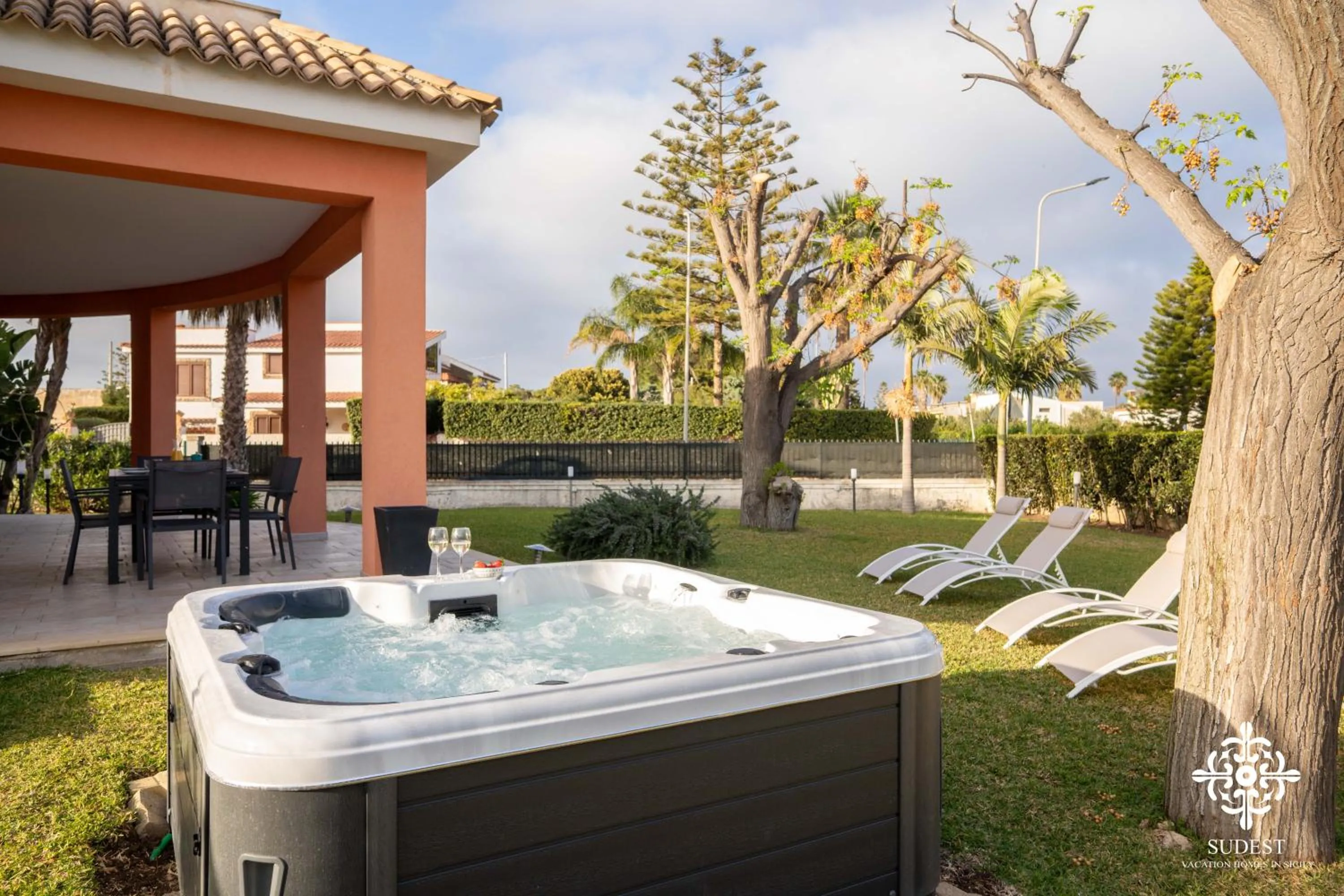 Villa Seaside - Beach Retreat with jacuzzi