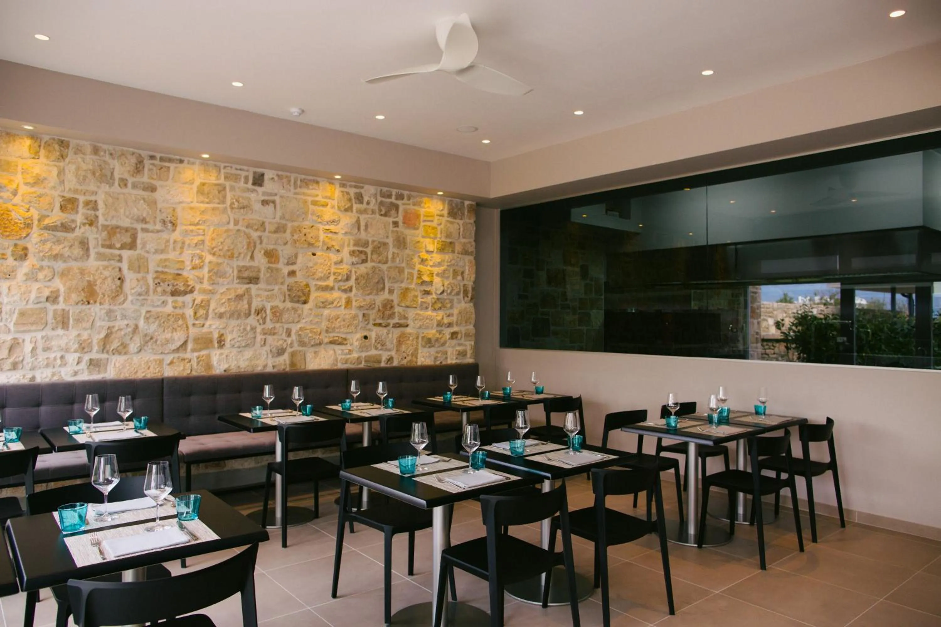 Restaurant/places to eat in Hotel Osam - Adults Only