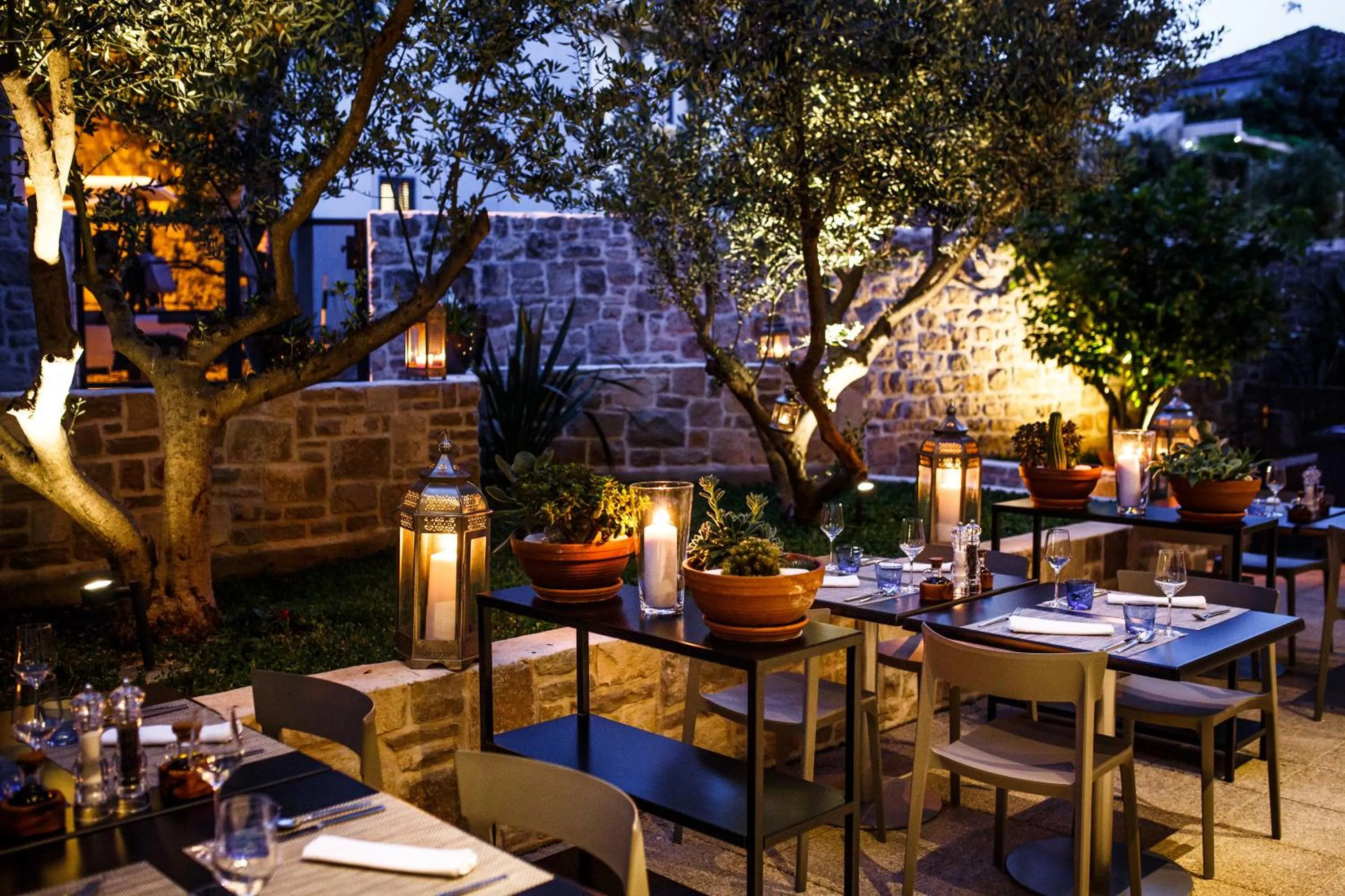 Restaurant/places to eat in Hotel Osam - Adults Only