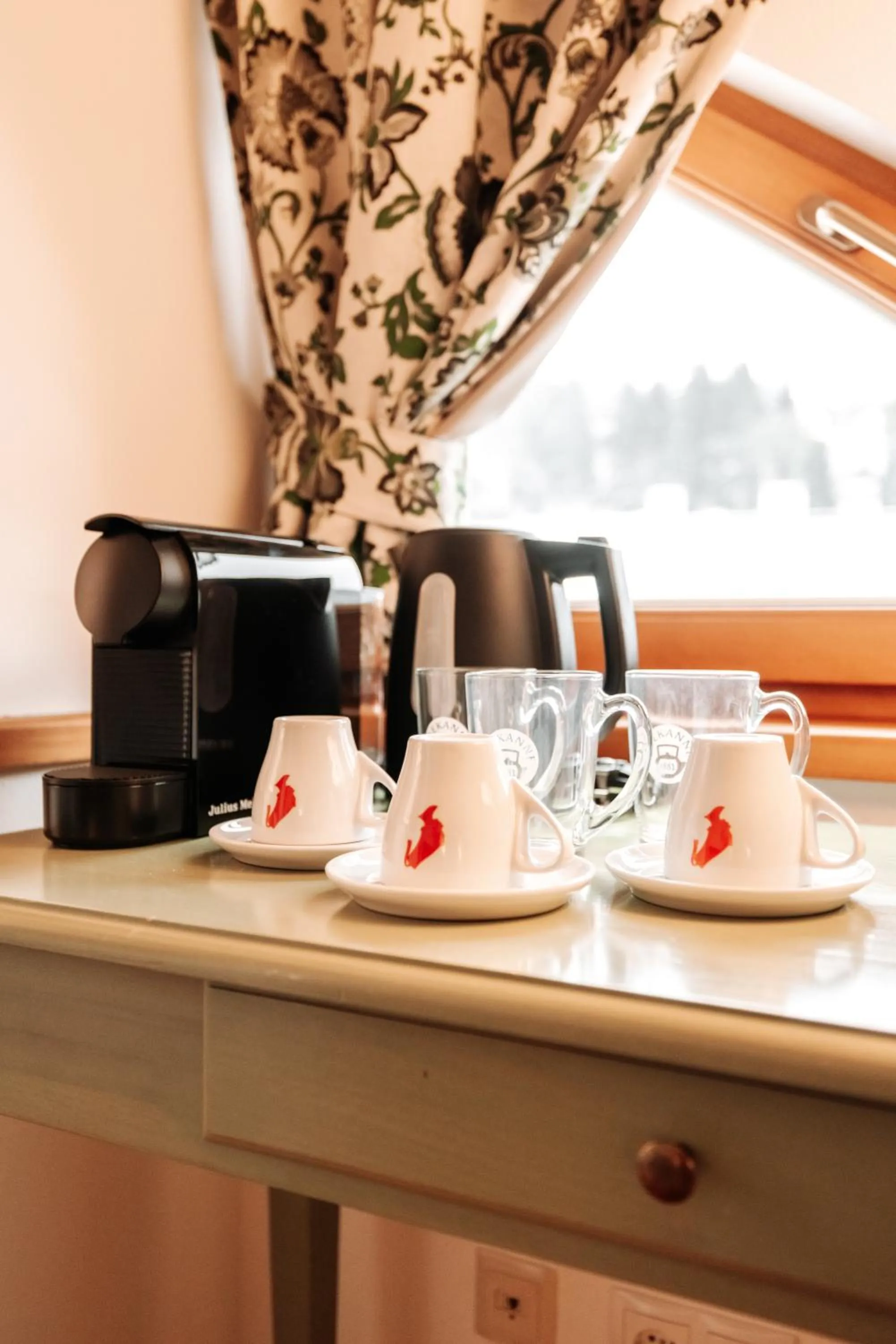 Coffee/tea facilities in Hubertus Boutiquehotel Filzmoos