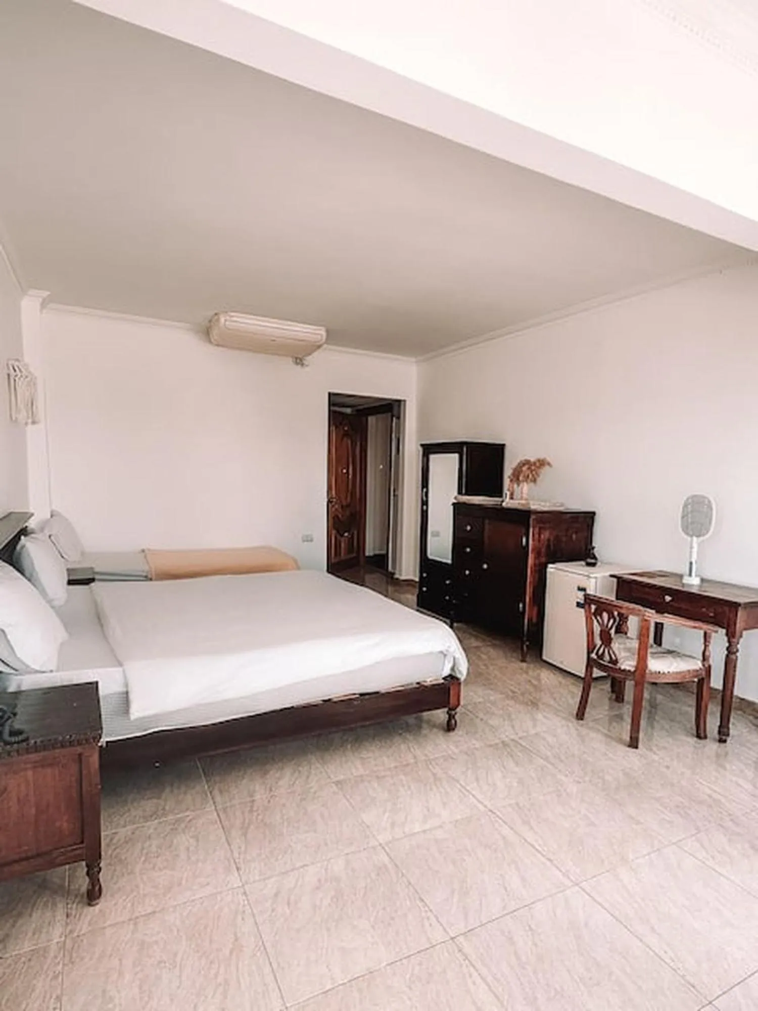 Photo of the whole room, Bed in Serenity Lodge