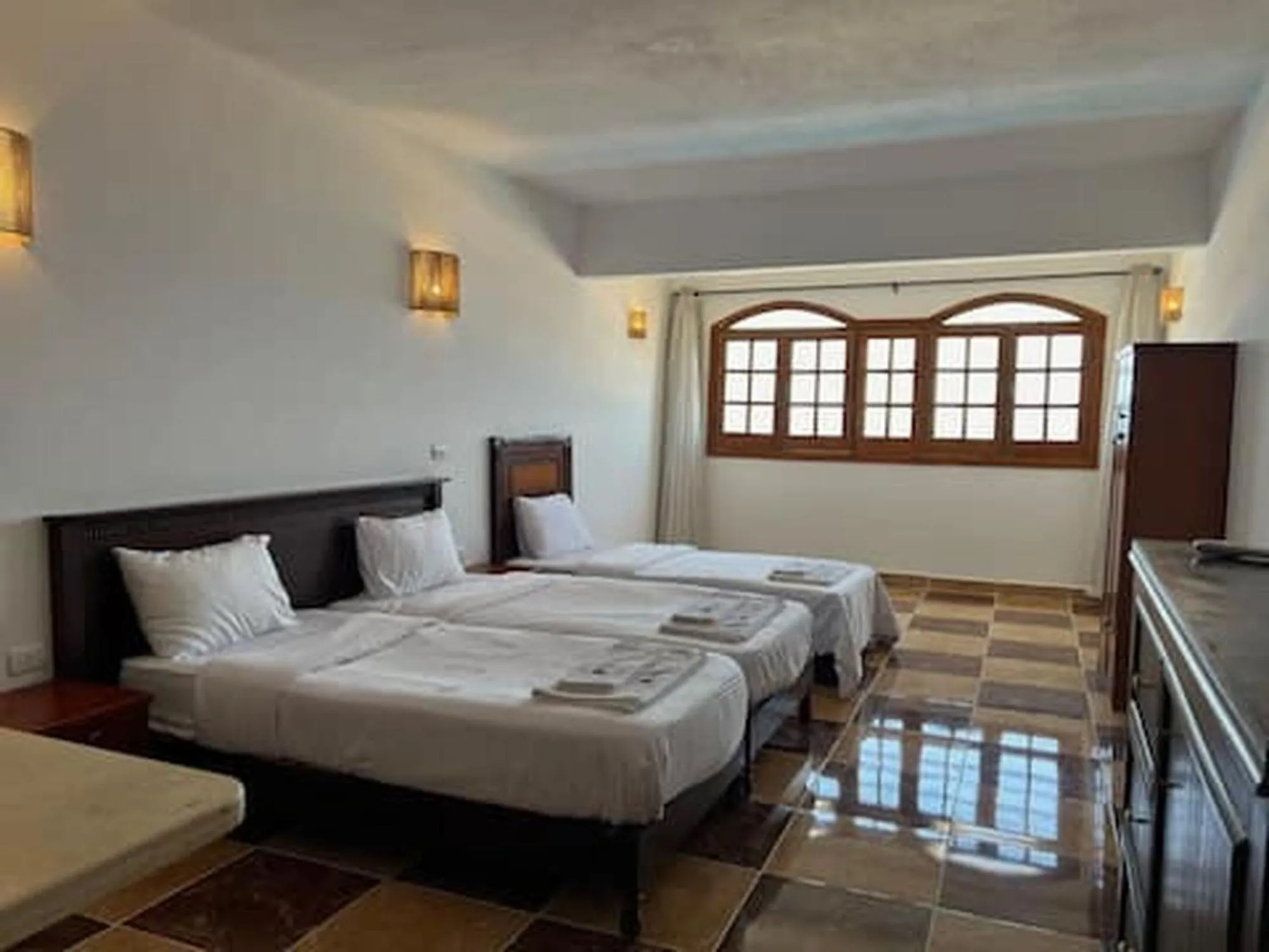 Photo of the whole room, Bed in Serenity Lodge