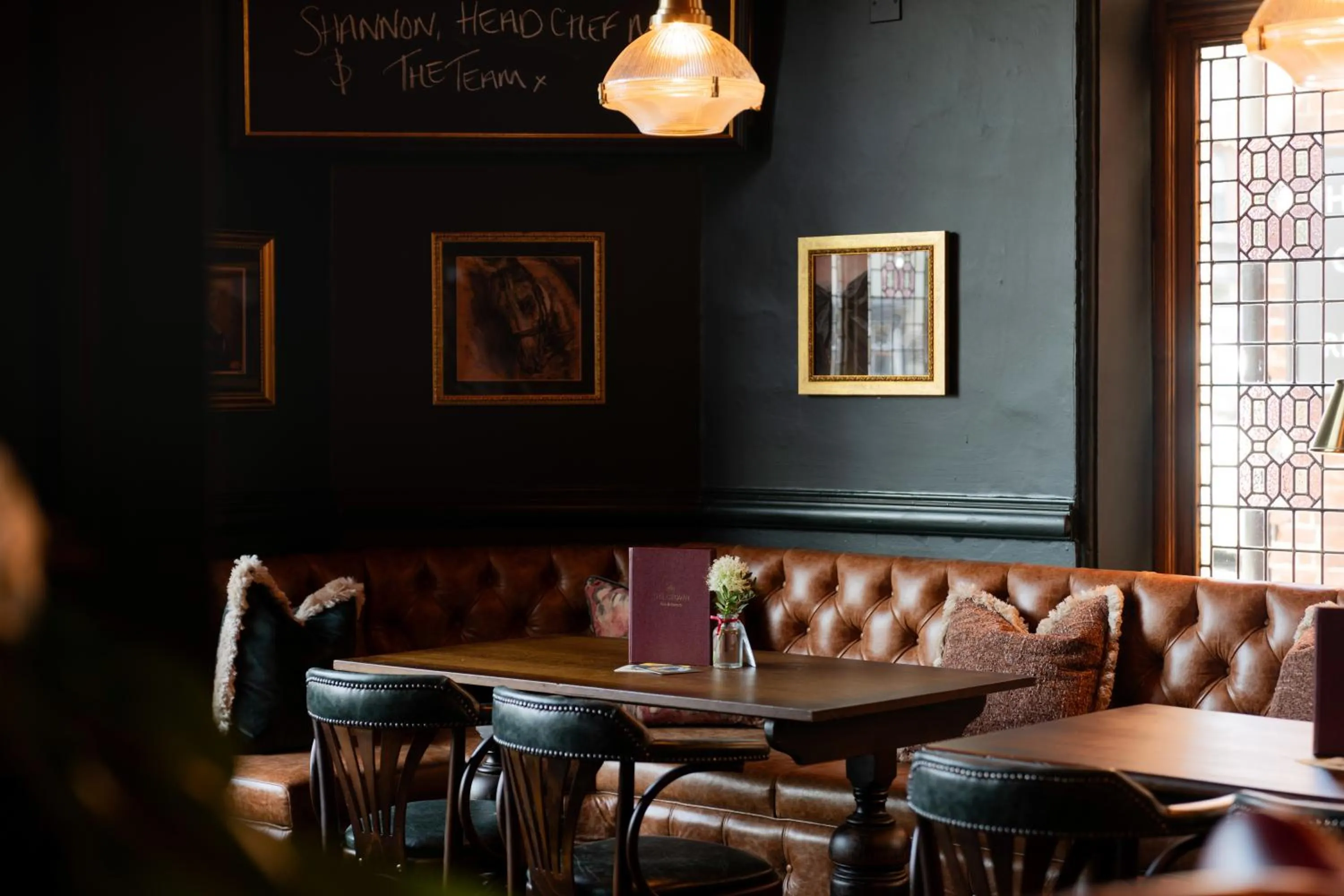 Lounge or bar in Crown Hotel