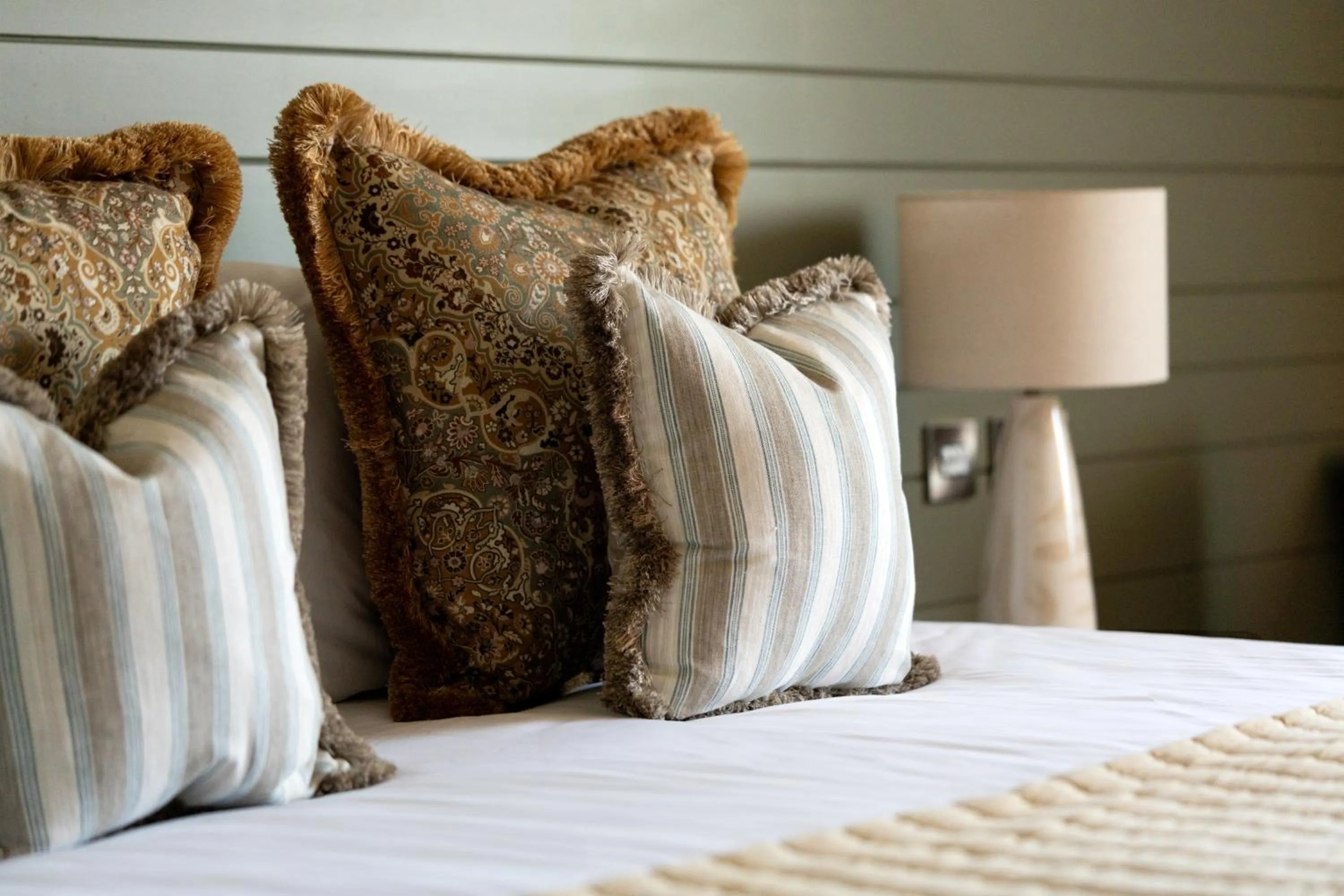 Bedroom, Bed in Crown Hotel