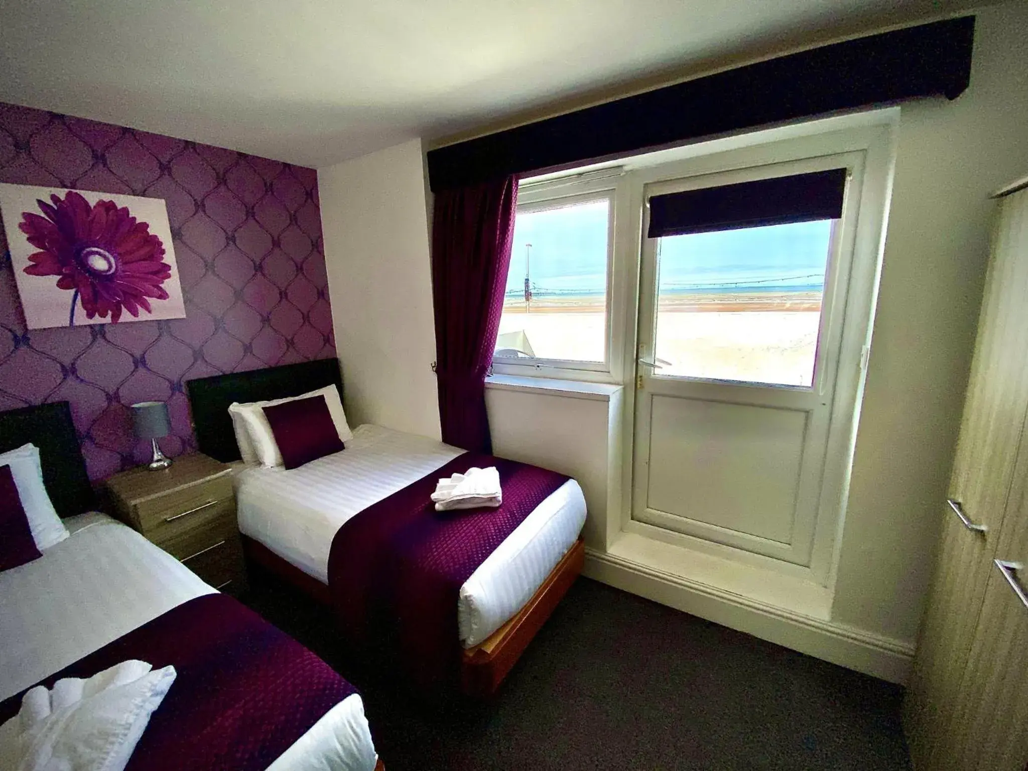 Twin Room with Balcony in Royal Carlton Hotel Twin Room with Balcony in Royal Carlton Hotel