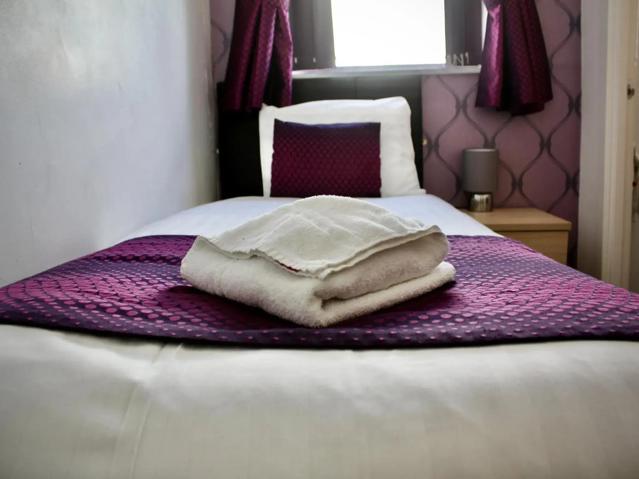 Single Room in Royal Carlton Hotel Single Room in Royal Carlton Hotel