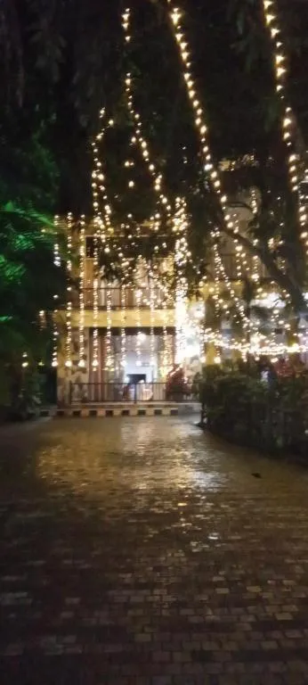 little rose inn