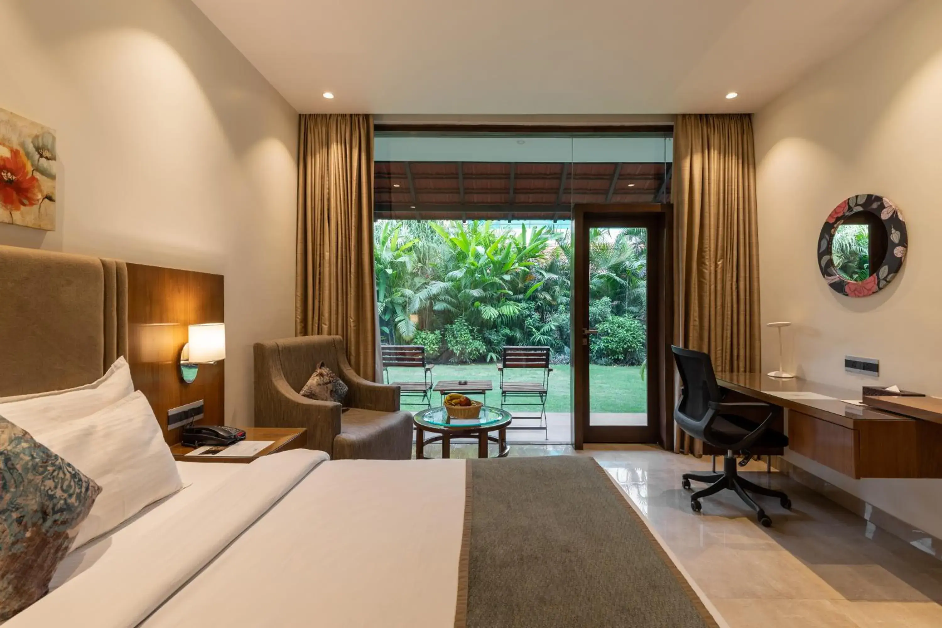 Deluxe King Room - single occupancy in Kwality's Motel Shiraz Deluxe King Room - single occupancy in Kwality's Motel Shiraz