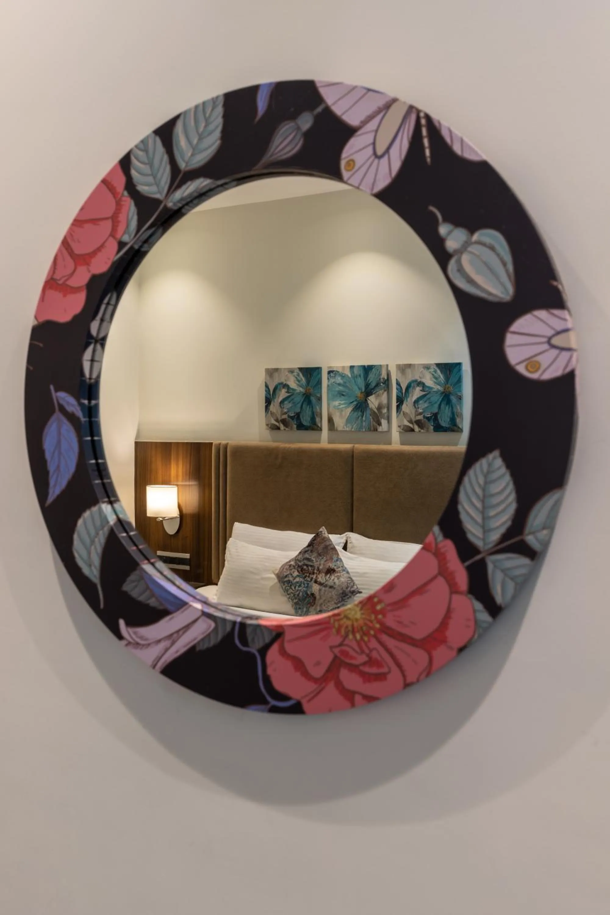 Bedroom, Bed in Kwality's Motel Shiraz