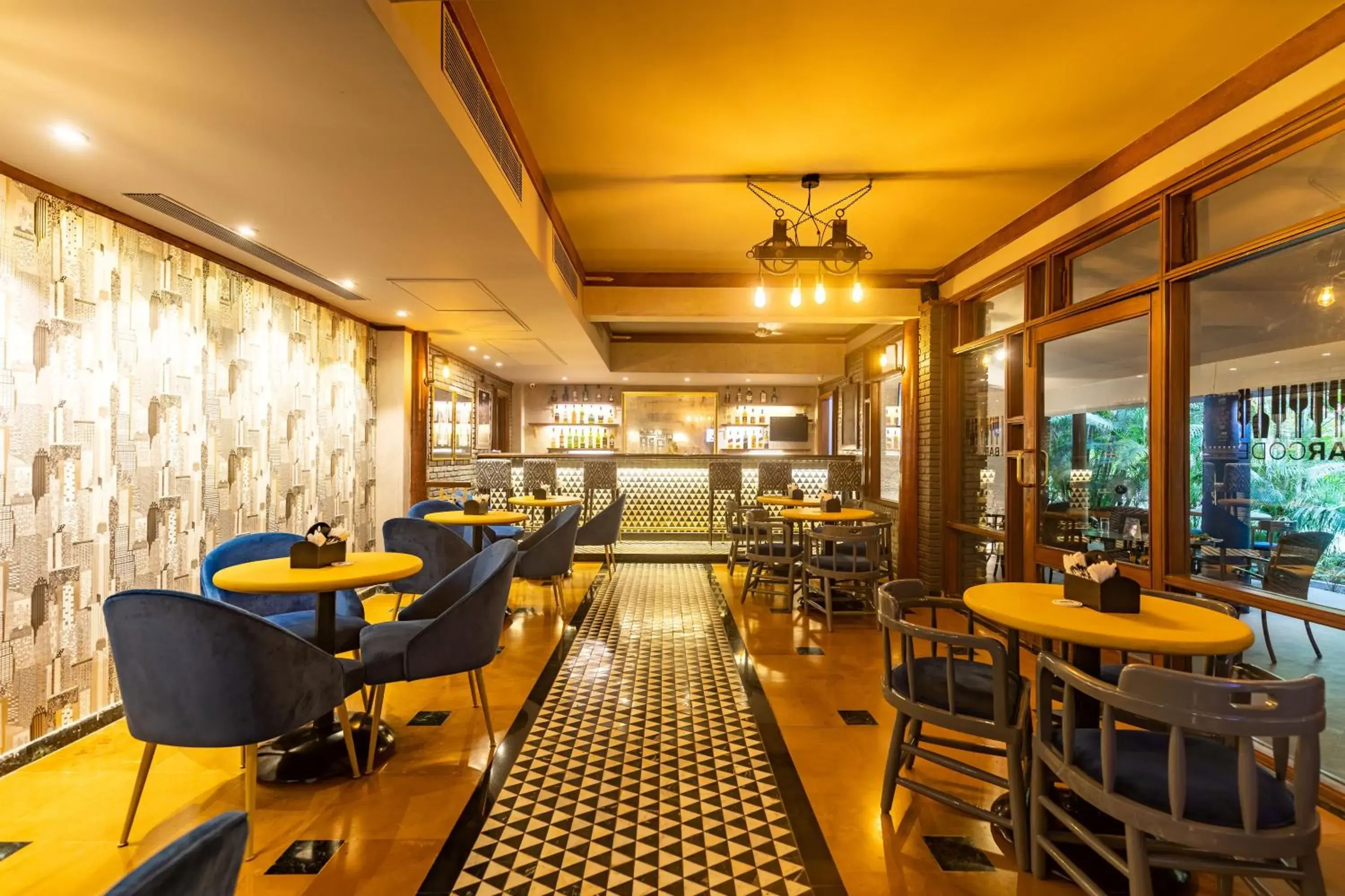 Lounge or bar in Kwality's Motel Shiraz Lounge or bar in Kwality's Motel Shiraz