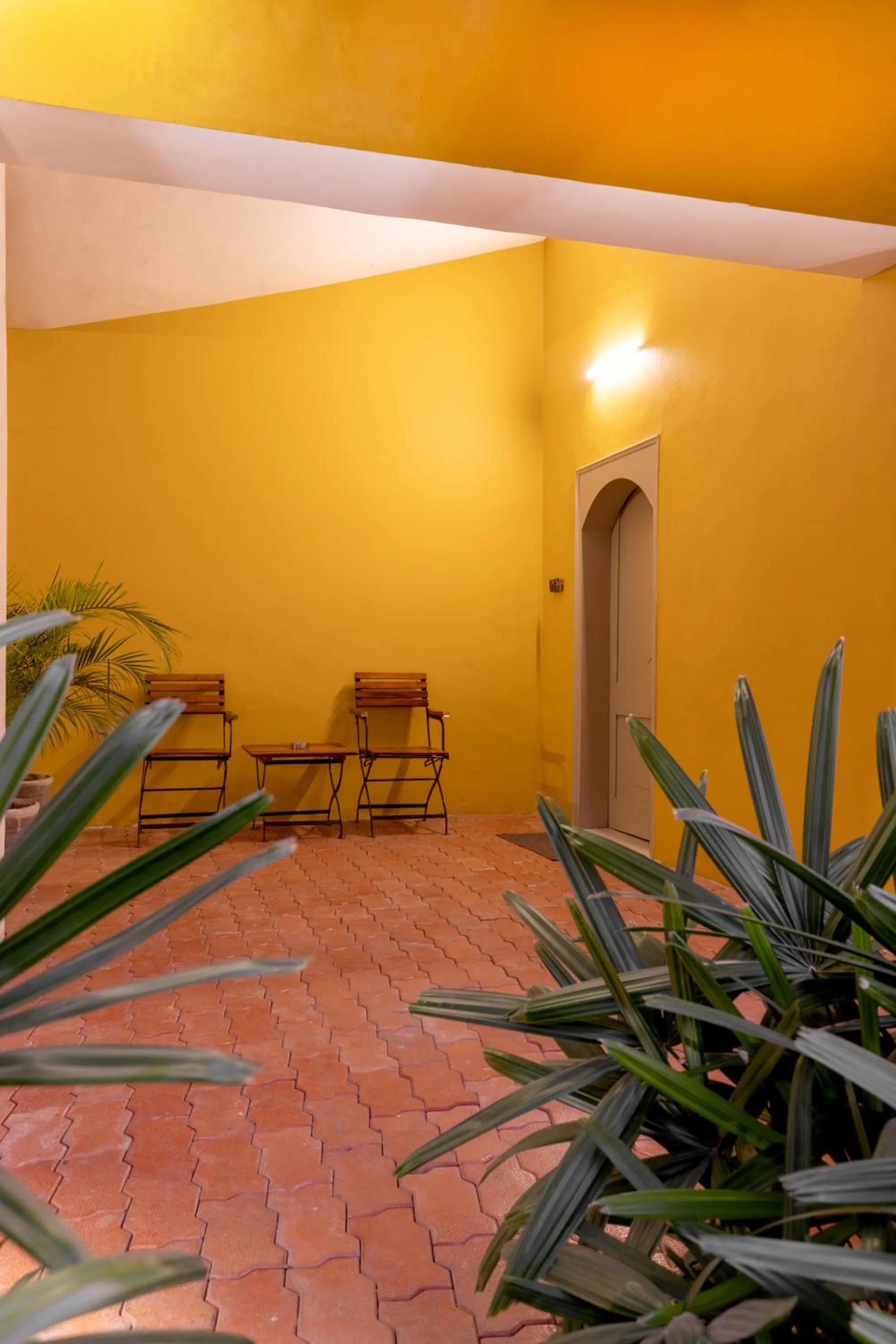 Facade/entrance in Kwality's Motel Shiraz