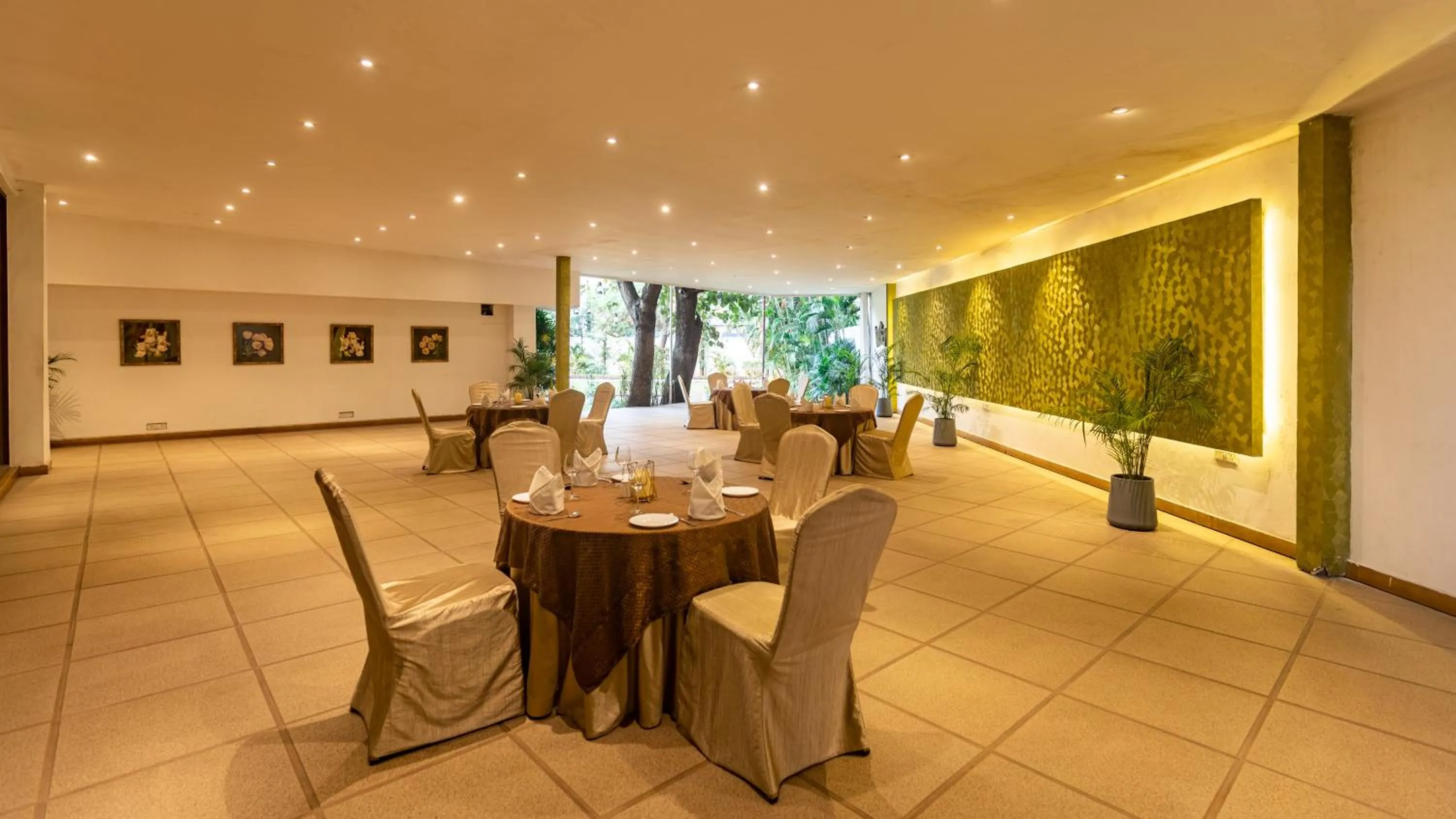 Banquet/Function facilities in Kwality's Motel Shiraz