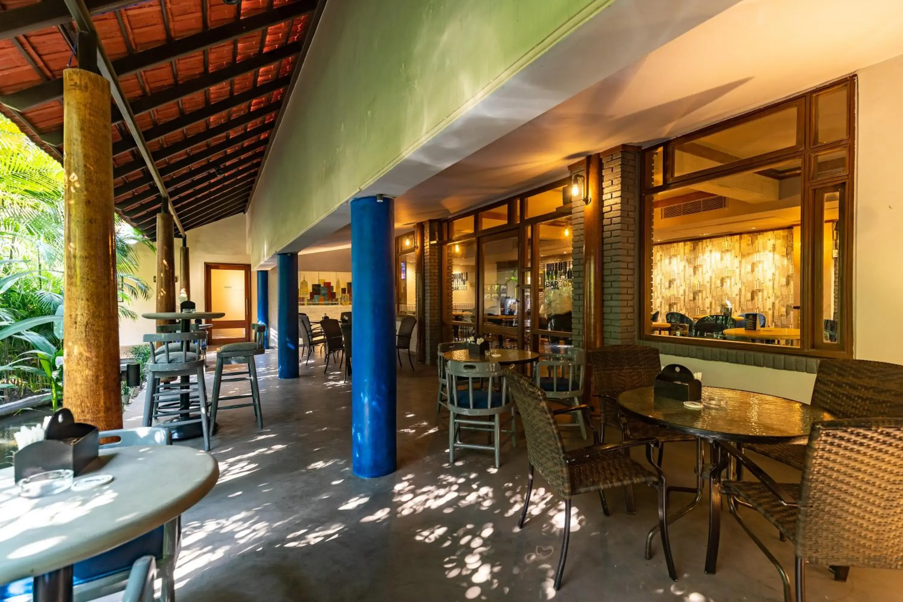 Lounge or bar in Kwality's Motel Shiraz Lounge or bar in Kwality's Motel Shiraz