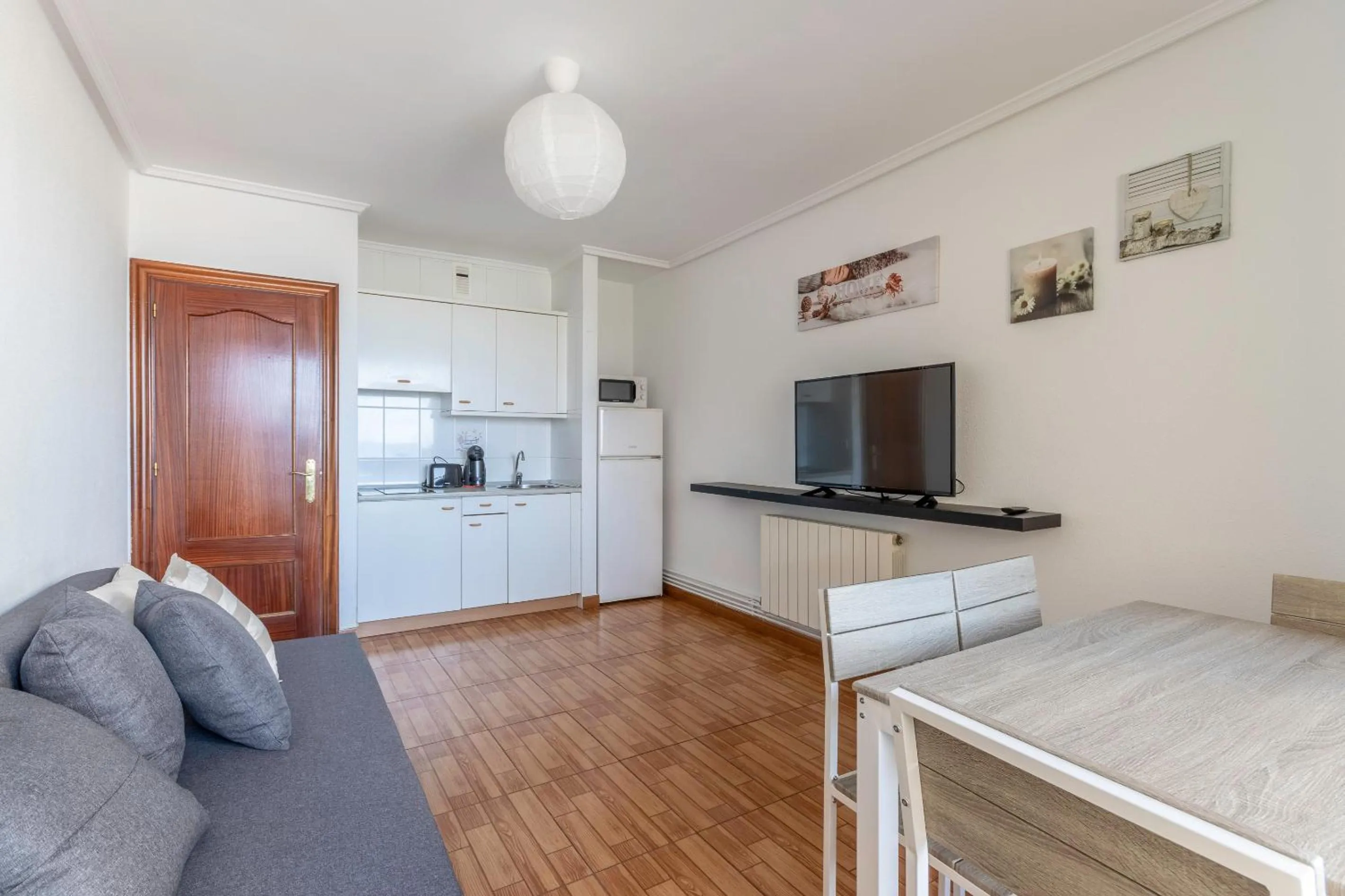 TV and multimedia in La Arena Apartamentos Zierbena