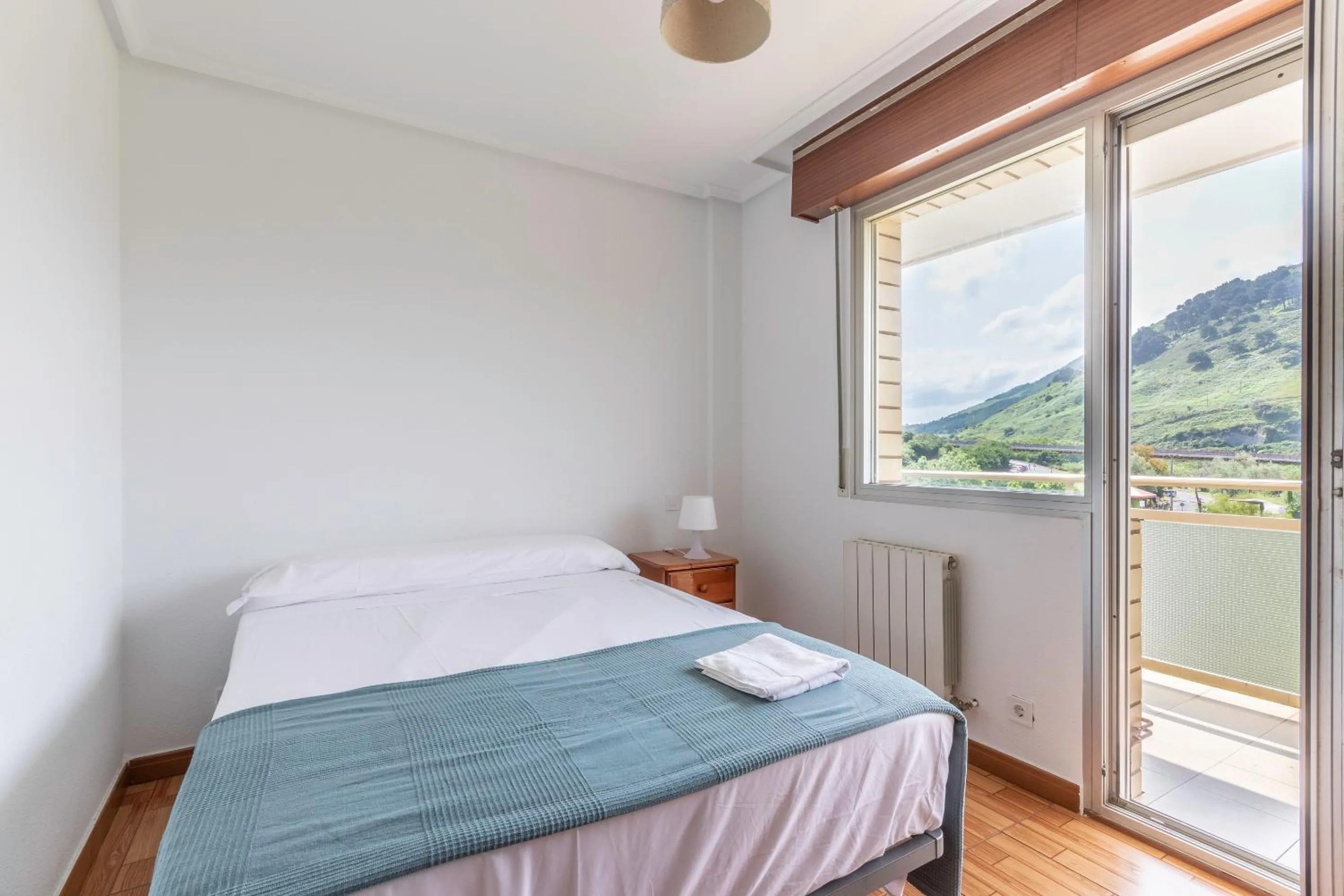 Bed in La Arena Apartamentos Zierbena