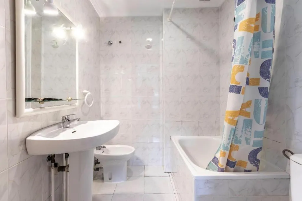 Bathroom in La Arena Apartamentos Zierbena