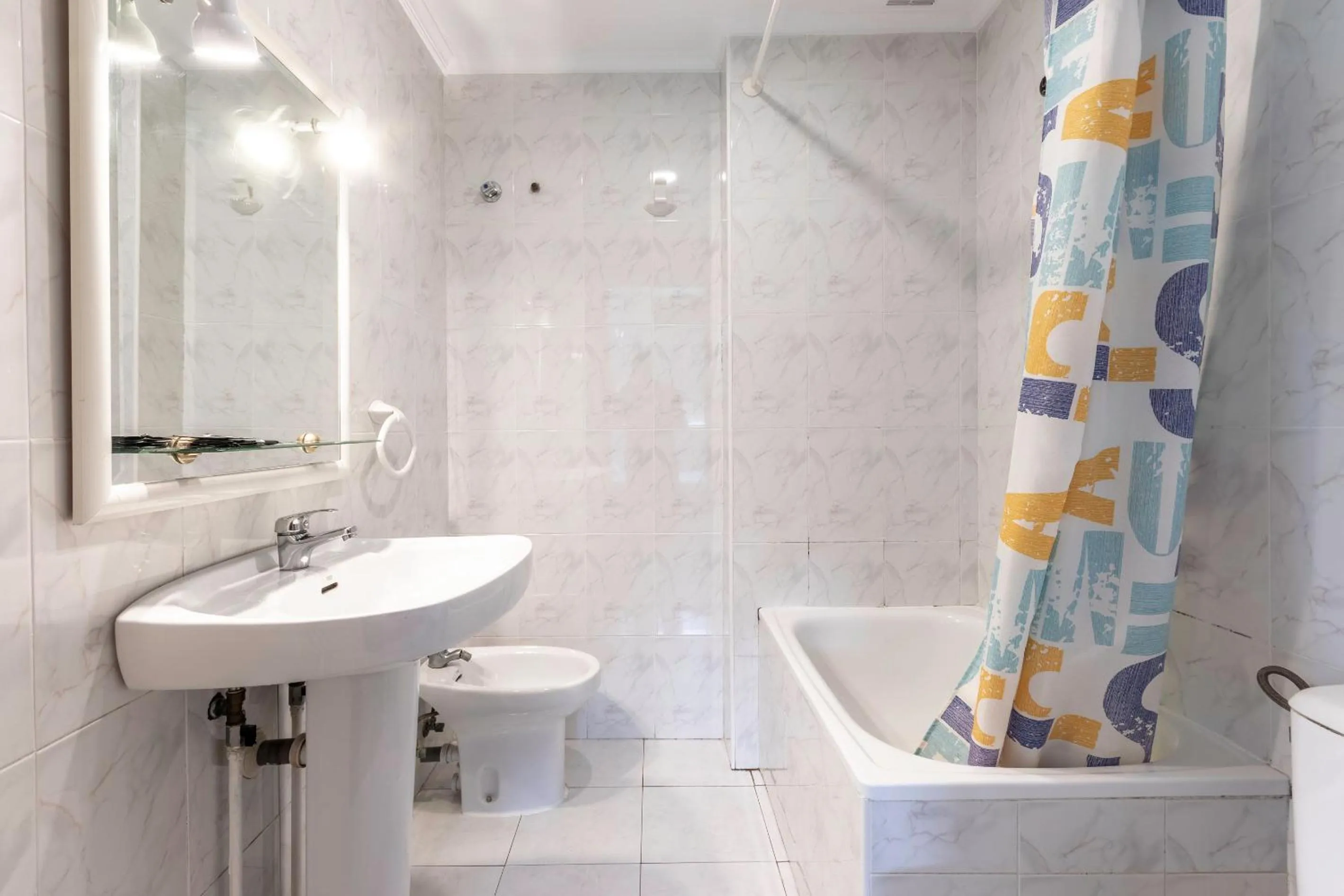 Shower in La Arena Apartamentos Zierbena