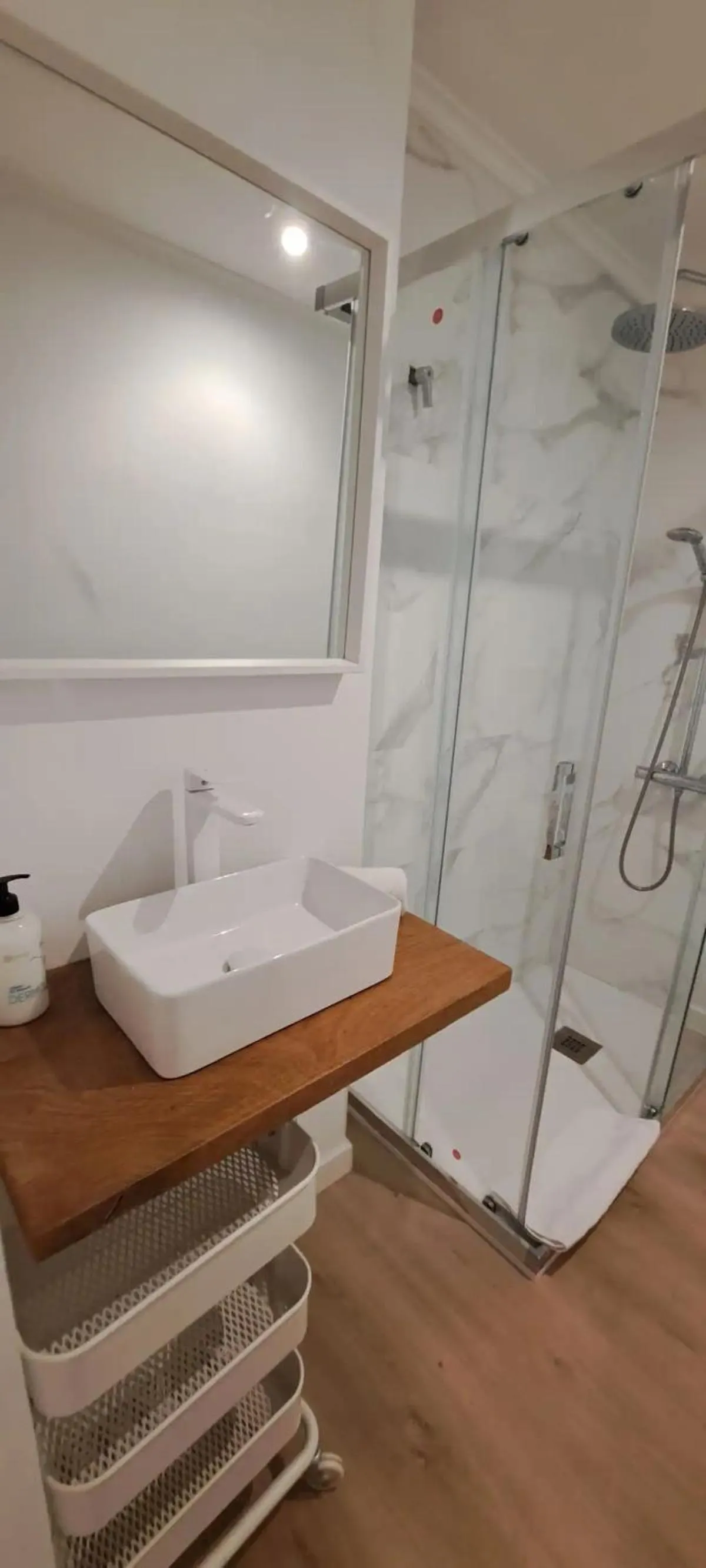 Shower in La Arena Apartamentos Zierbena