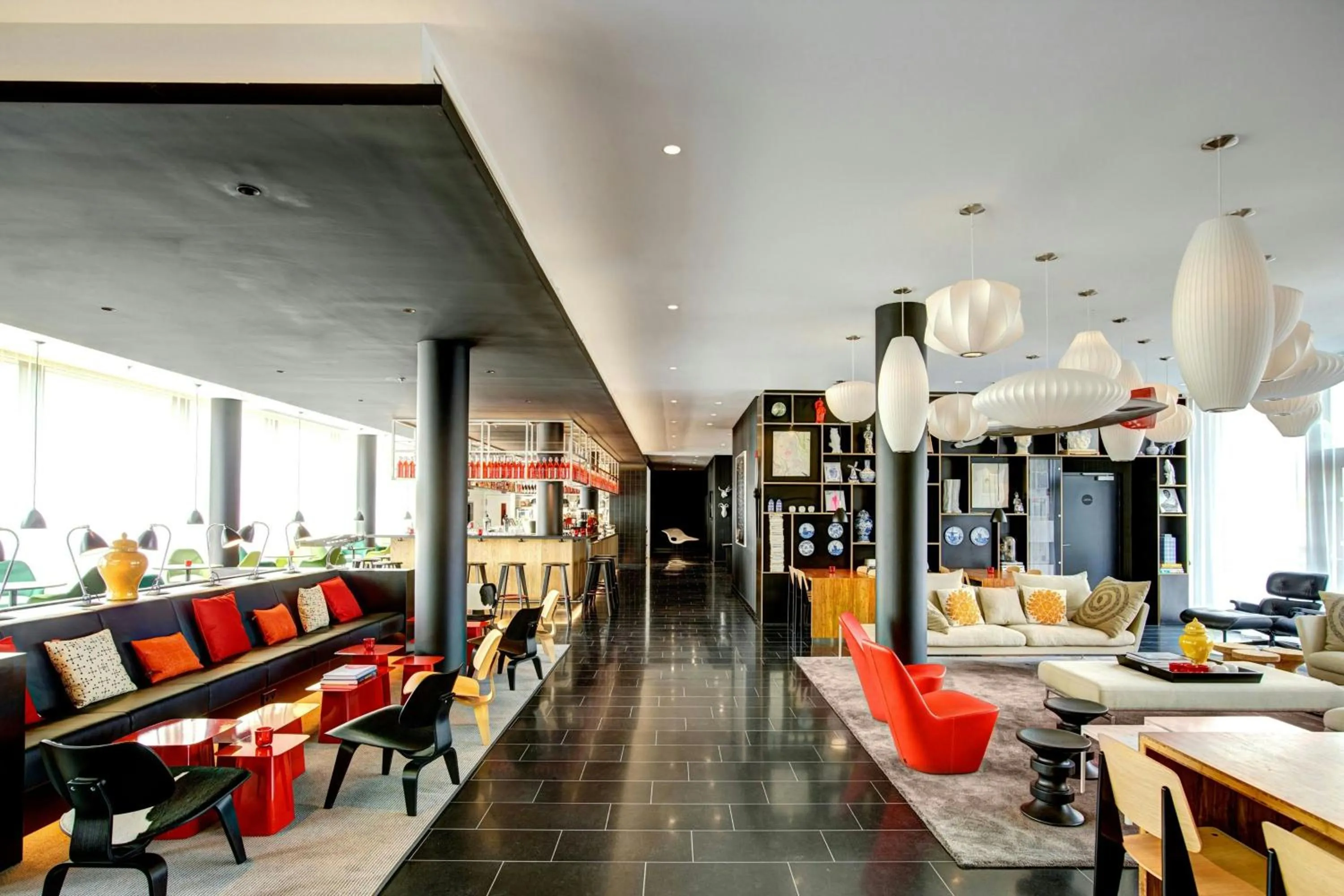 Lobby or reception in citizenM Paris Charles de Gaulle Airport
