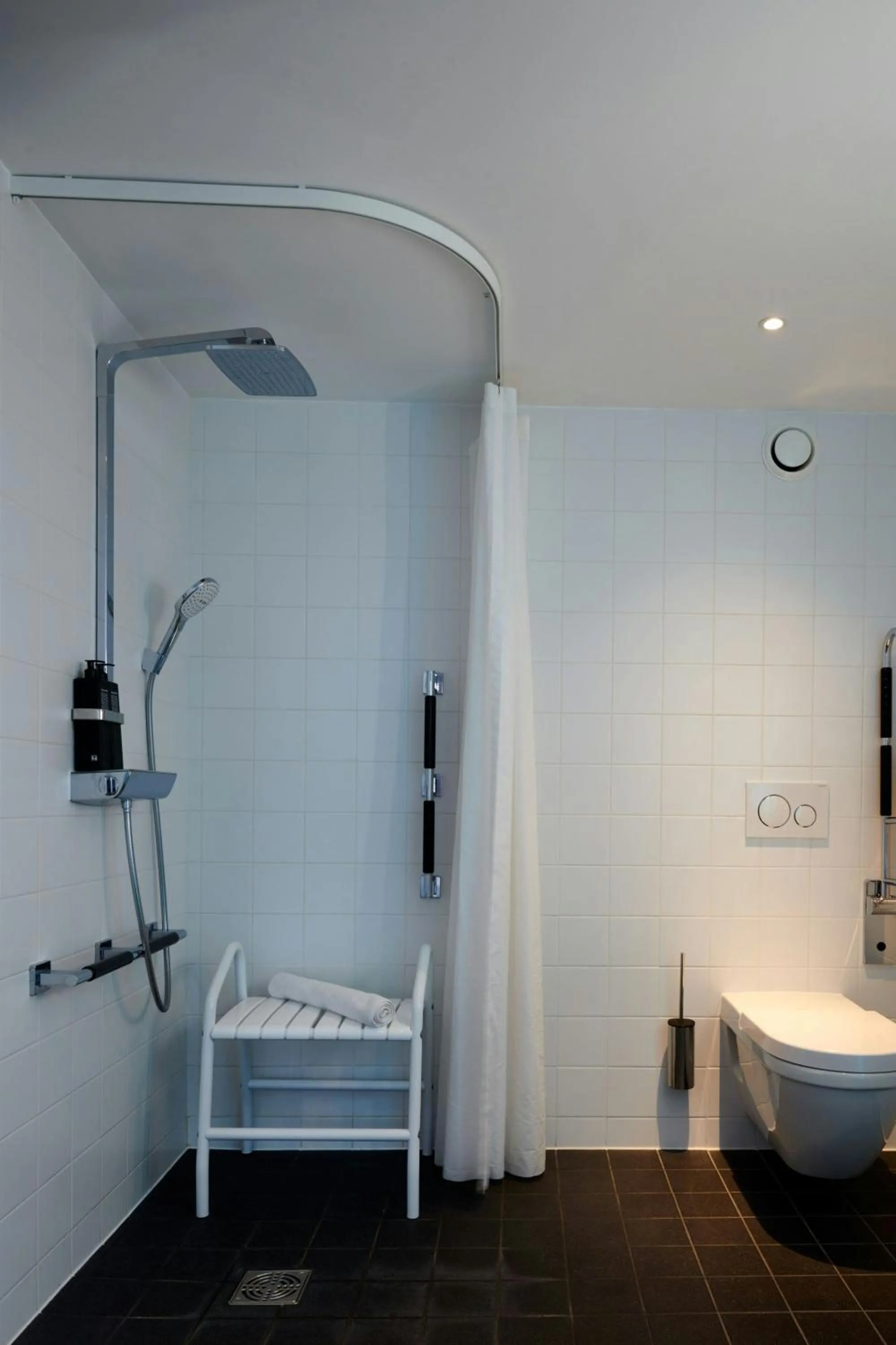 Bedroom in citizenM Paris Charles de Gaulle Airport