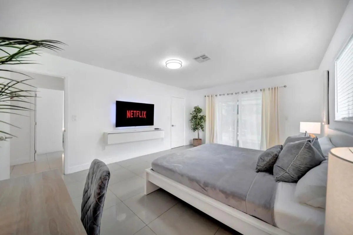 Bed in Luxury 7BR Villa Vizcaya Pool Sauna Gym Golf