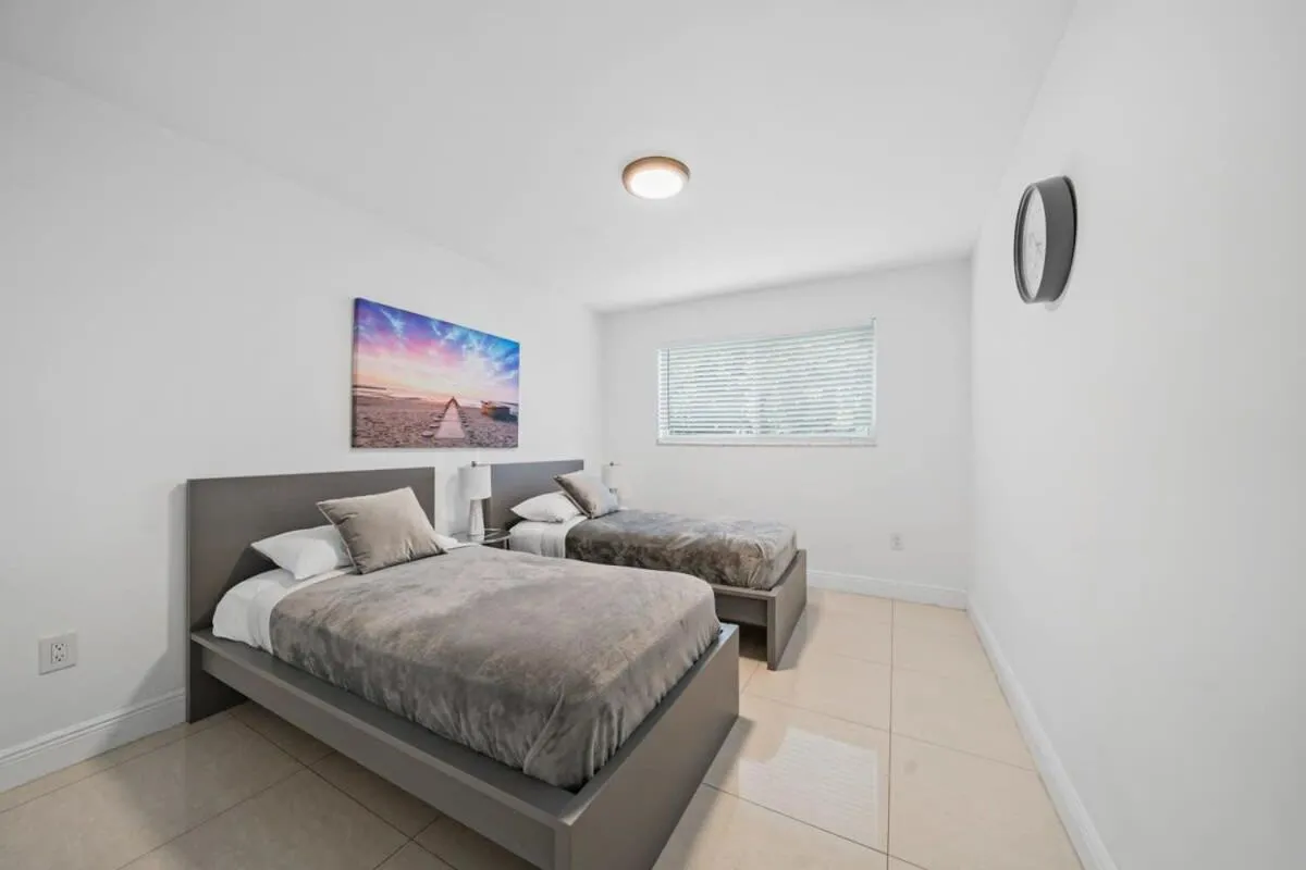 Bed in Luxury 7BR Villa Vizcaya Pool Sauna Gym Golf