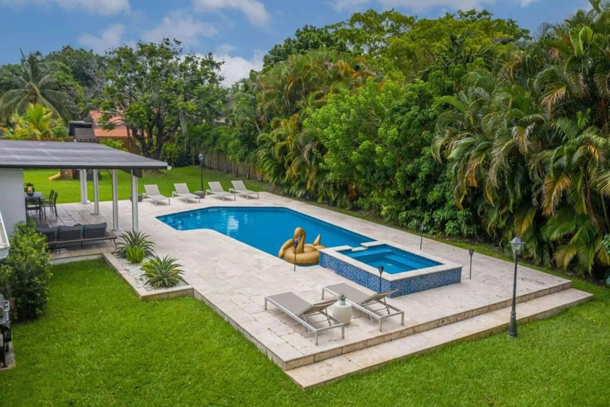 Luxury 7BR Villa Vizcaya Pool Sauna Gym Golf