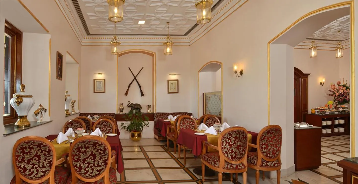 Restaurant/places to eat in Noor-Us-Sabah Palace