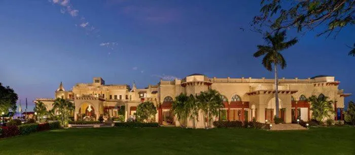 Facade/entrance in Noor-Us-Sabah Palace