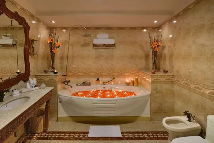 Shower in Noor-Us-Sabah Palace